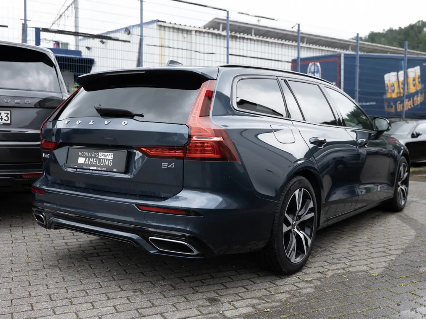 Volvo V60 B4 R-Design SHZ KAMERA NAVI W-LAN AHK LED Blau - 2