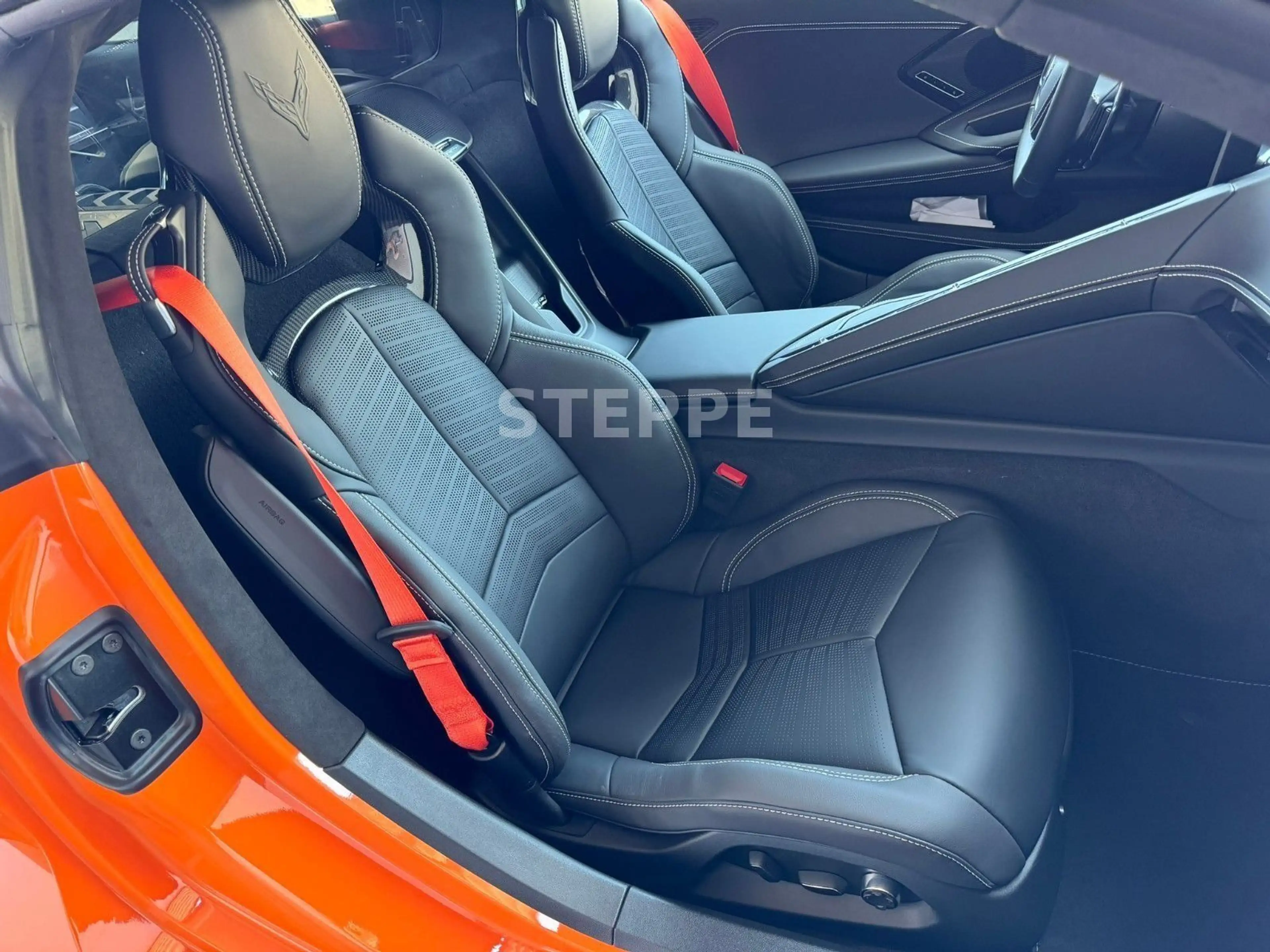 Corvette C8 Stingray Coupe 6,2 V8 3LT Europamodell STEPPE — photo 8