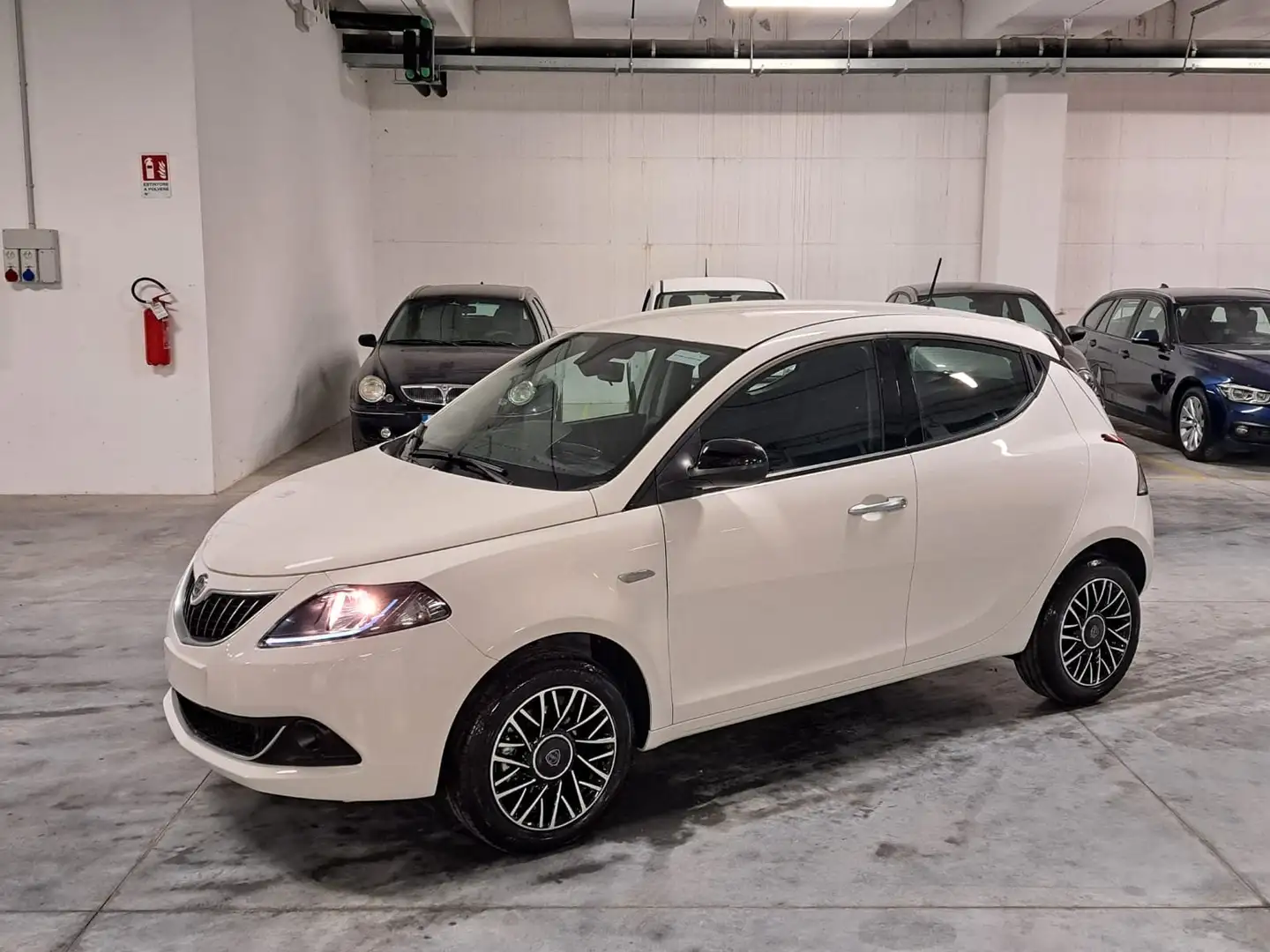 Lancia Ypsilon 1200 69CV Ecochic 5 Porte GPL MY'24 ***Km. Zero*** Bianco - 1