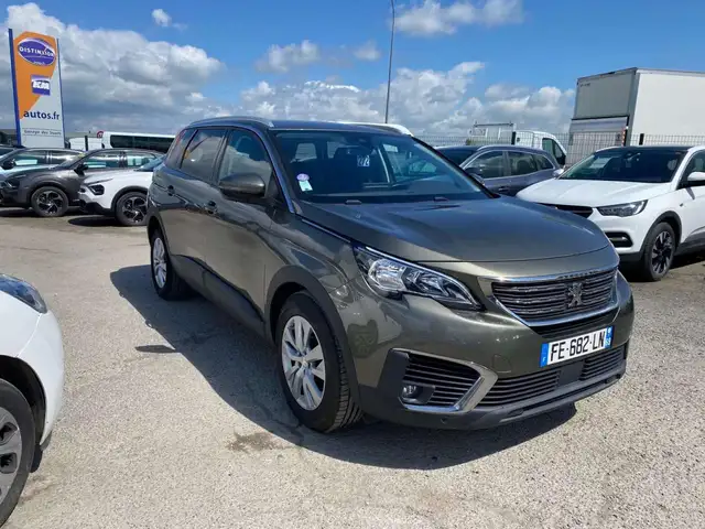 Peugeot 5008 view 2