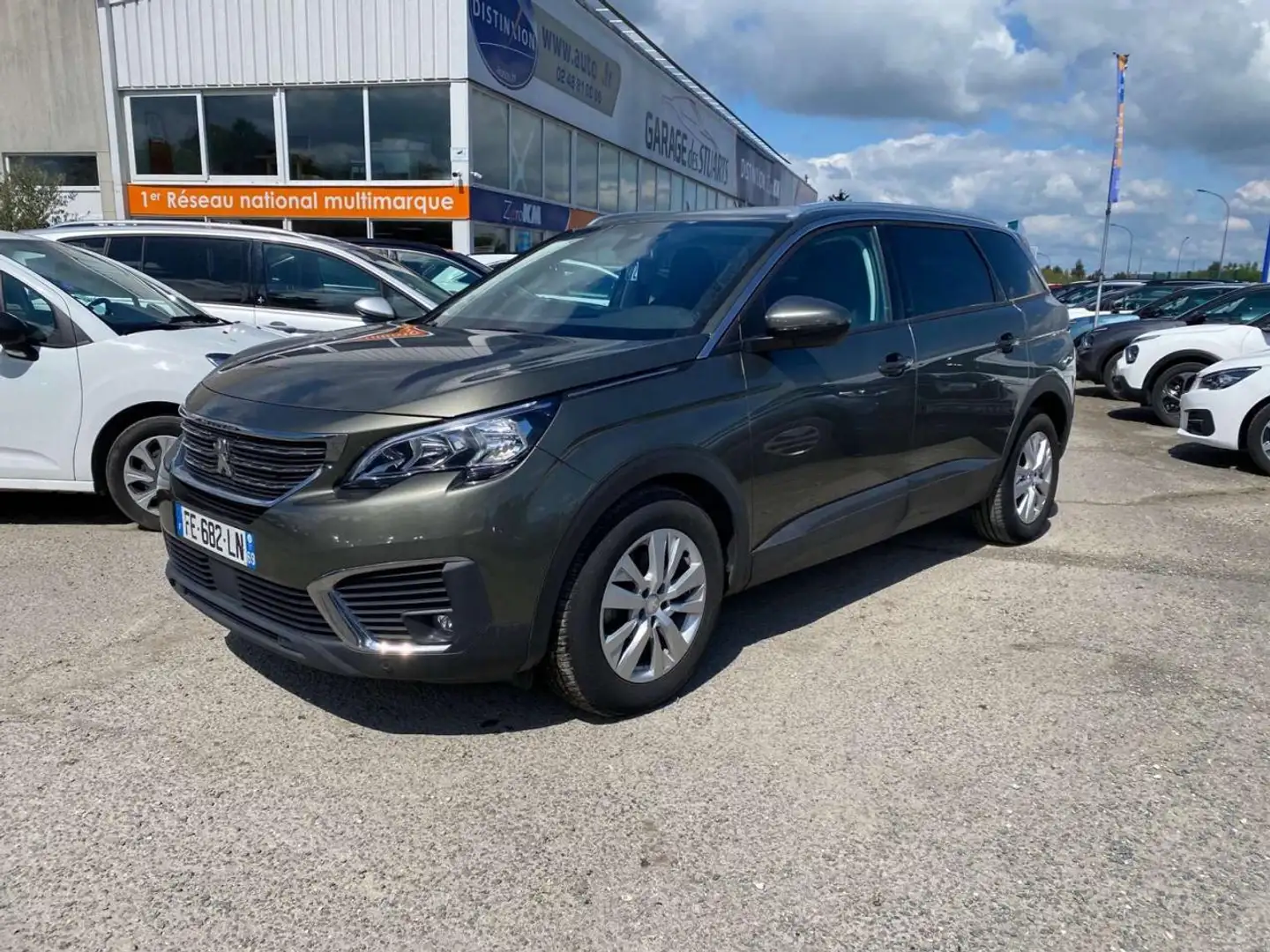 Peugeot 5008 1.2i - 130 - BV EAT8 ACTIVE BUSINESS 7 PLACES Grau - 1