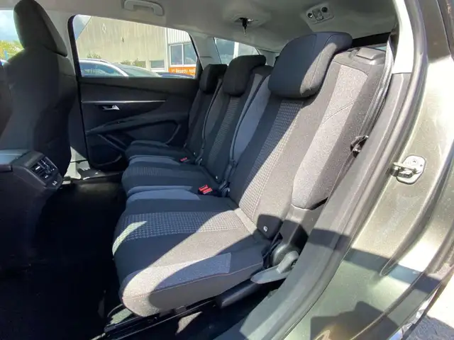 Peugeot 5008 view 6