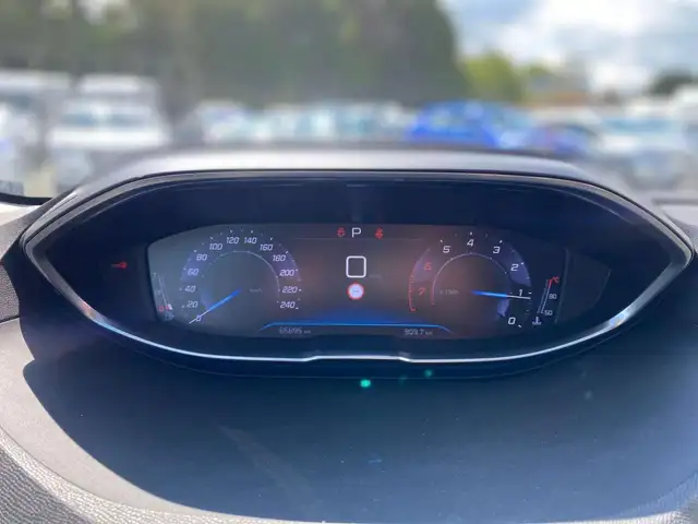 Peugeot 5008 view 10