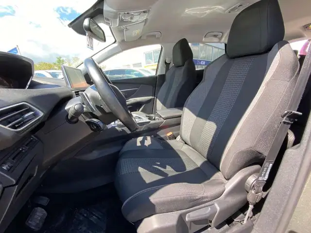 Peugeot 5008 view 5