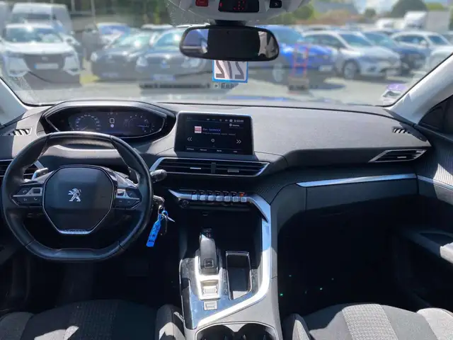 Peugeot 5008 view 8