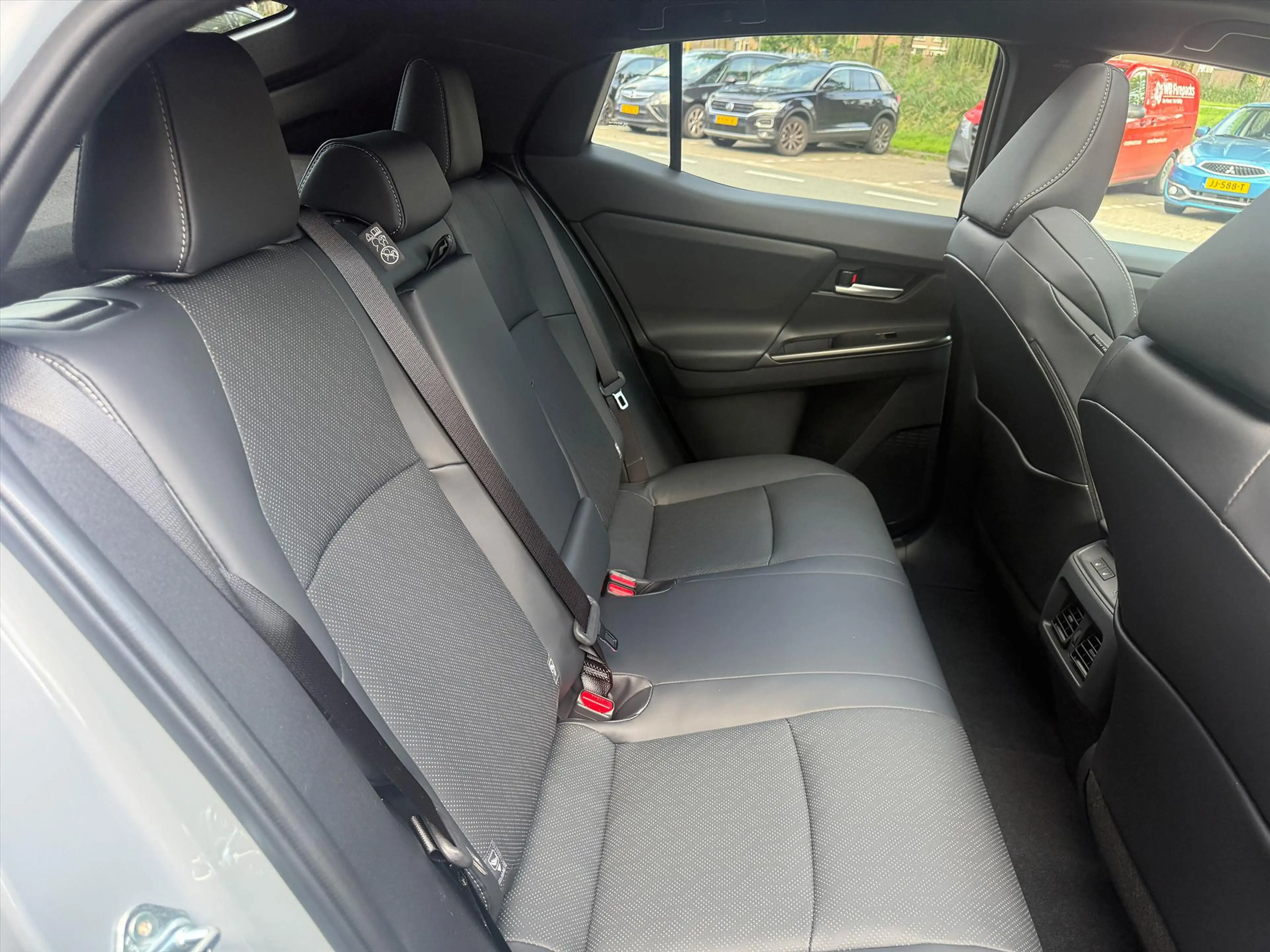 Subaru Uncharted 77 kWh 343pk AWD 4E-xperience+ | Cement Gray Two T — photo 14