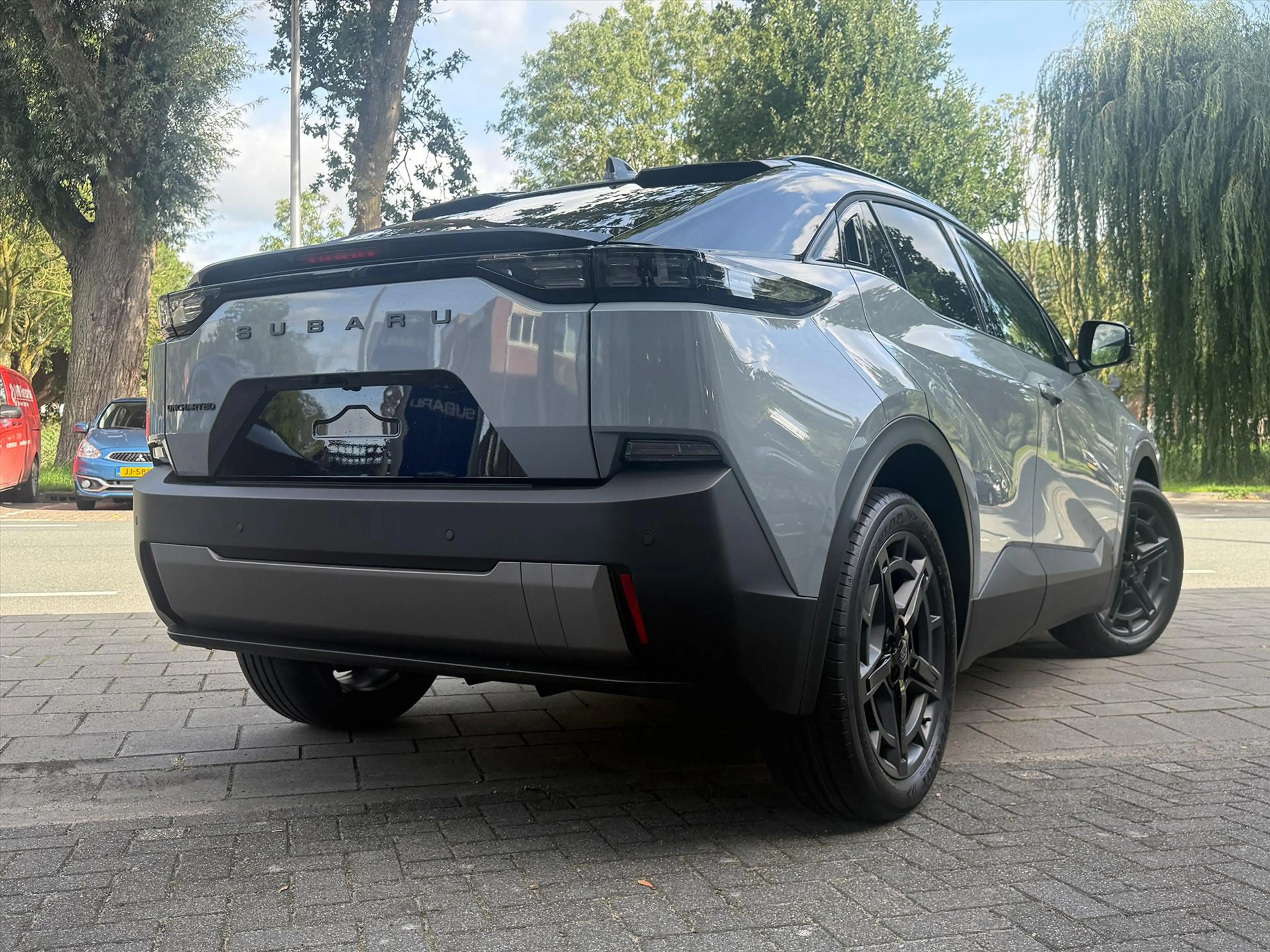 Subaru Uncharted 77 kWh 343pk AWD 4E-xperience+ | Cement Gray Two T — photo 2