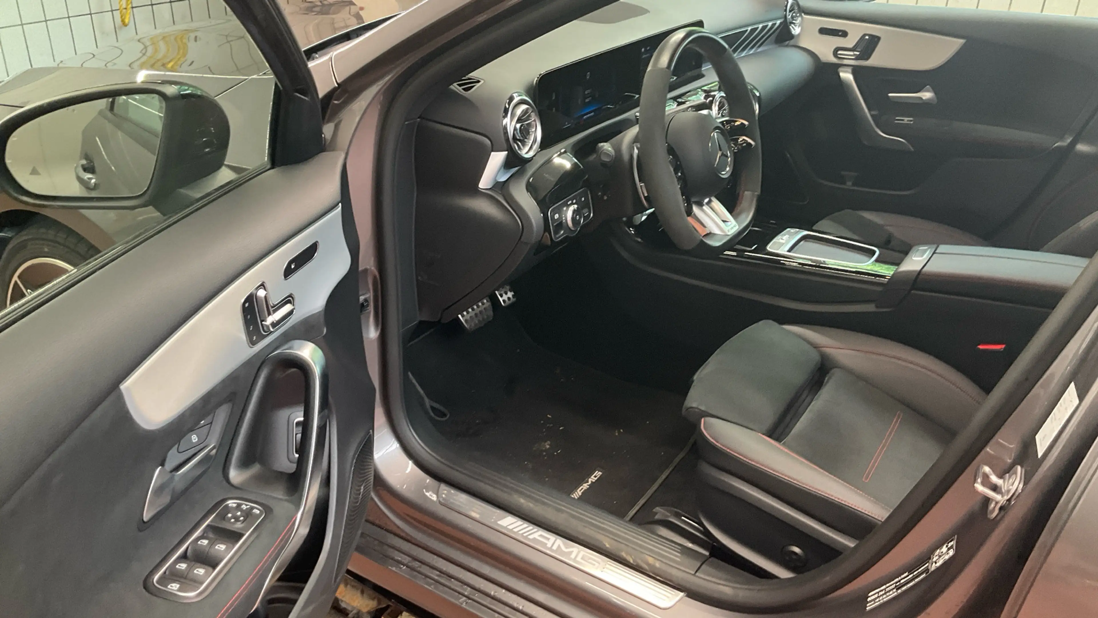 Mercedes-Benz A 35 AMG Lim*AERO*NIGHT*HUD*PANO*BURM*MEMO*360° — photo 6