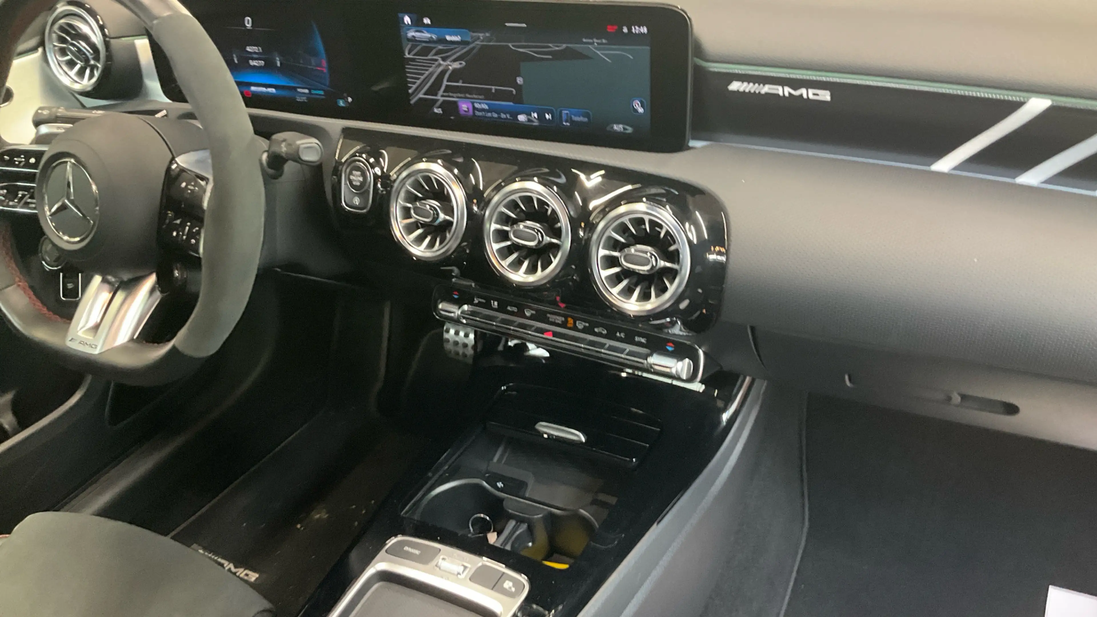 Mercedes-Benz A 35 AMG Lim*AERO*NIGHT*HUD*PANO*BURM*MEMO*360° — photo 8