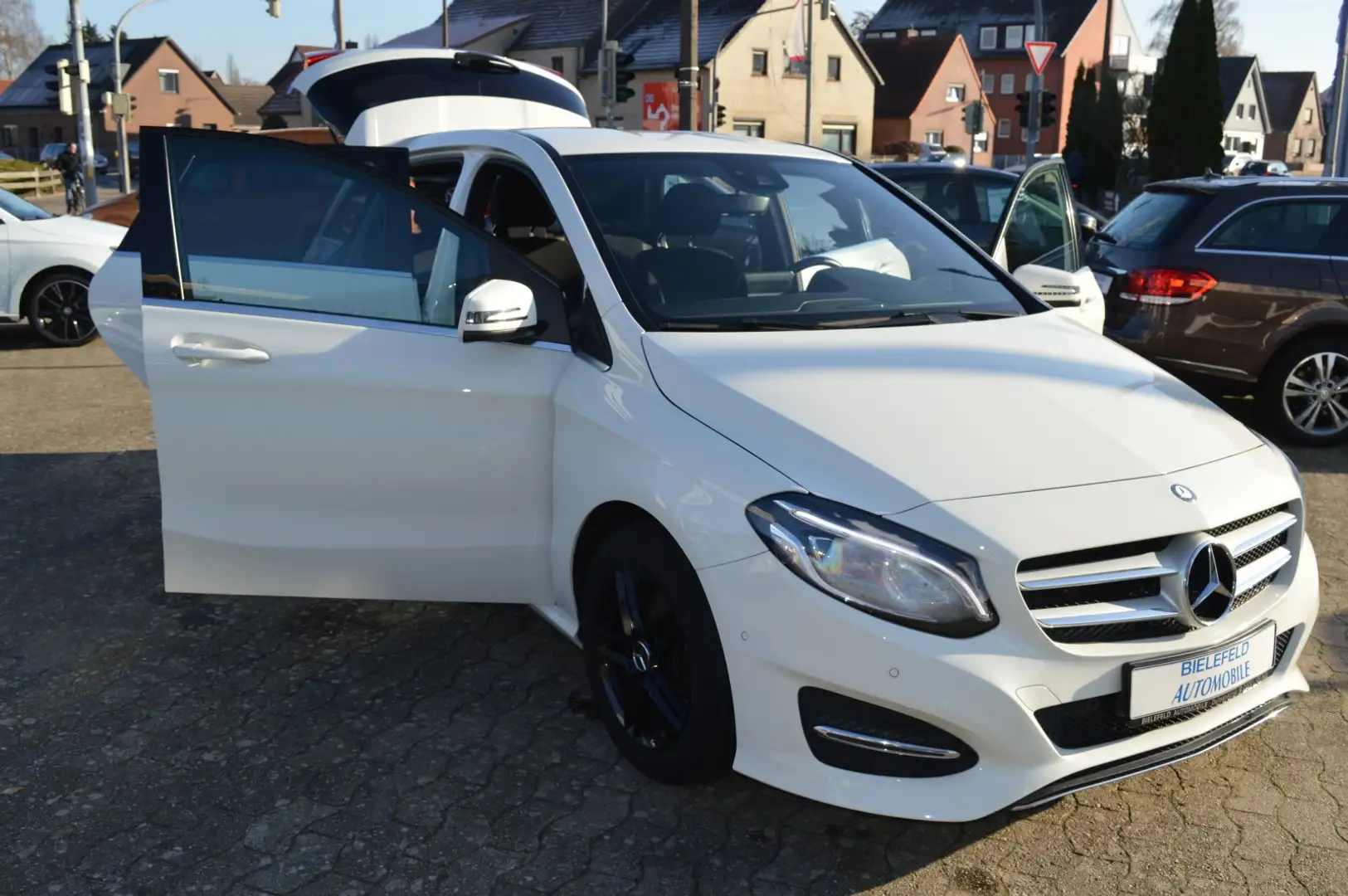 Mercedes-Benz B 180 7G-DCT S-Tourer Style LED/Navi/SH/PDC/Alu 16 Bianco - 1