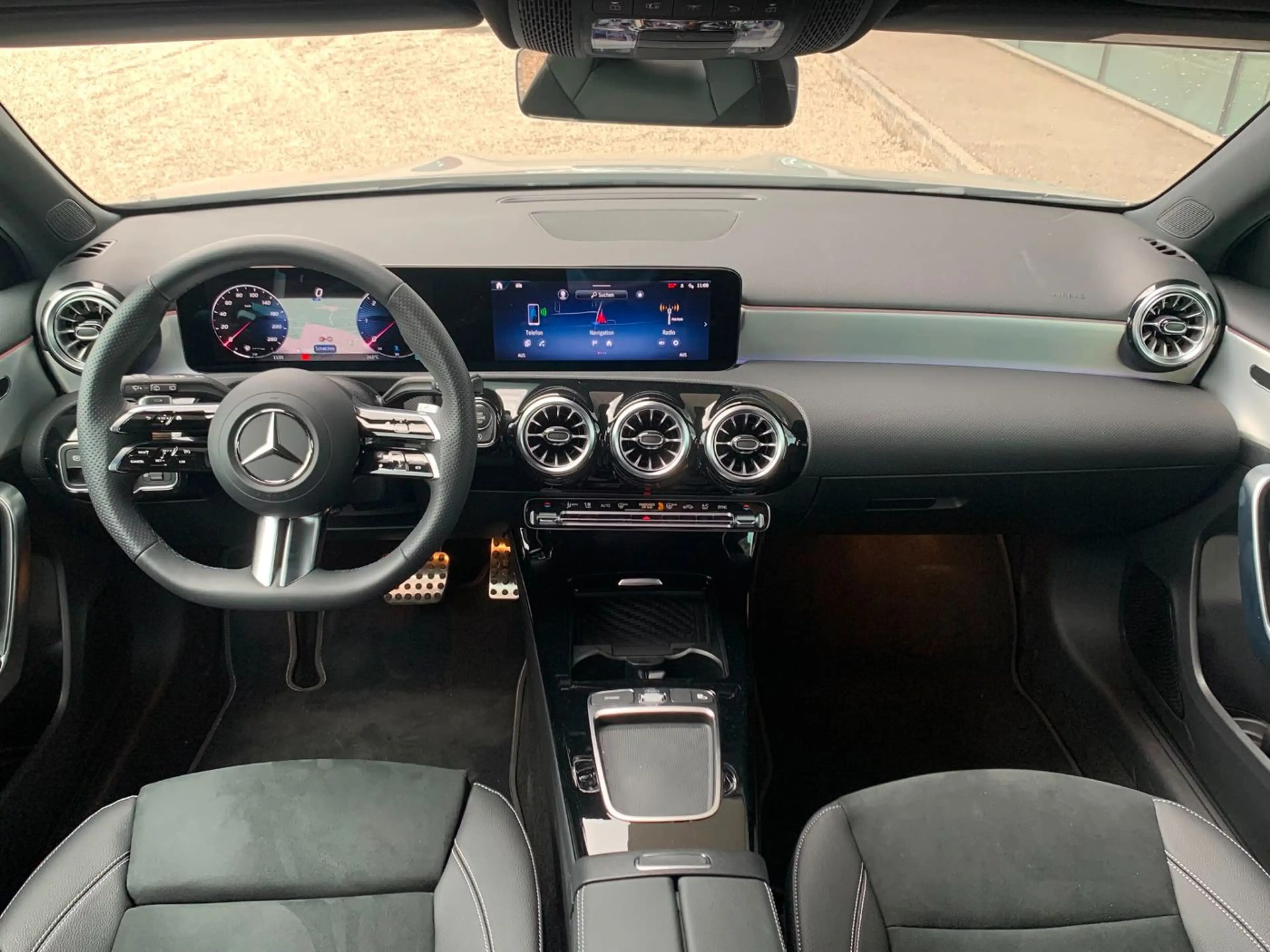 Mercedes-Benz A 180 d Kompaktlimousine Österreich-Edition AMG Line — photo 6