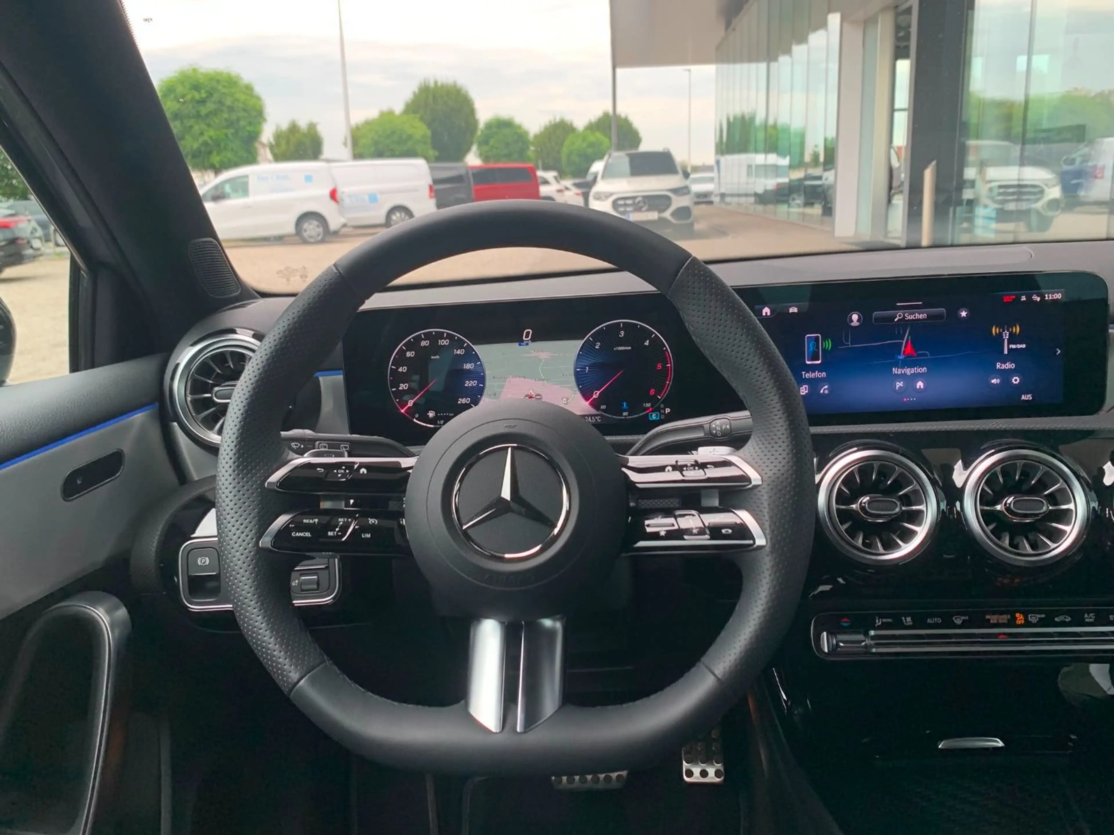 Mercedes-Benz A 180 d Kompaktlimousine Österreich-Edition AMG Line — photo 7