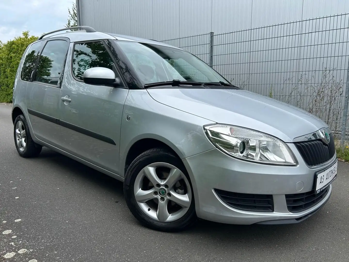 Skoda Roomster 1,2 TSI °°KLIMAAUTO°°TEMPOMAT°°SHZ°°PDC Argento - 1