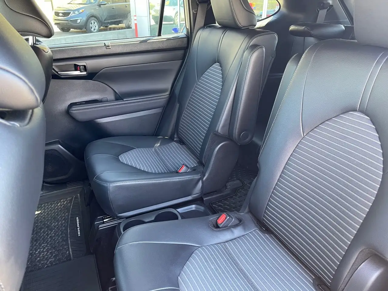 Toyota Highlander снимка Toyota Highlander