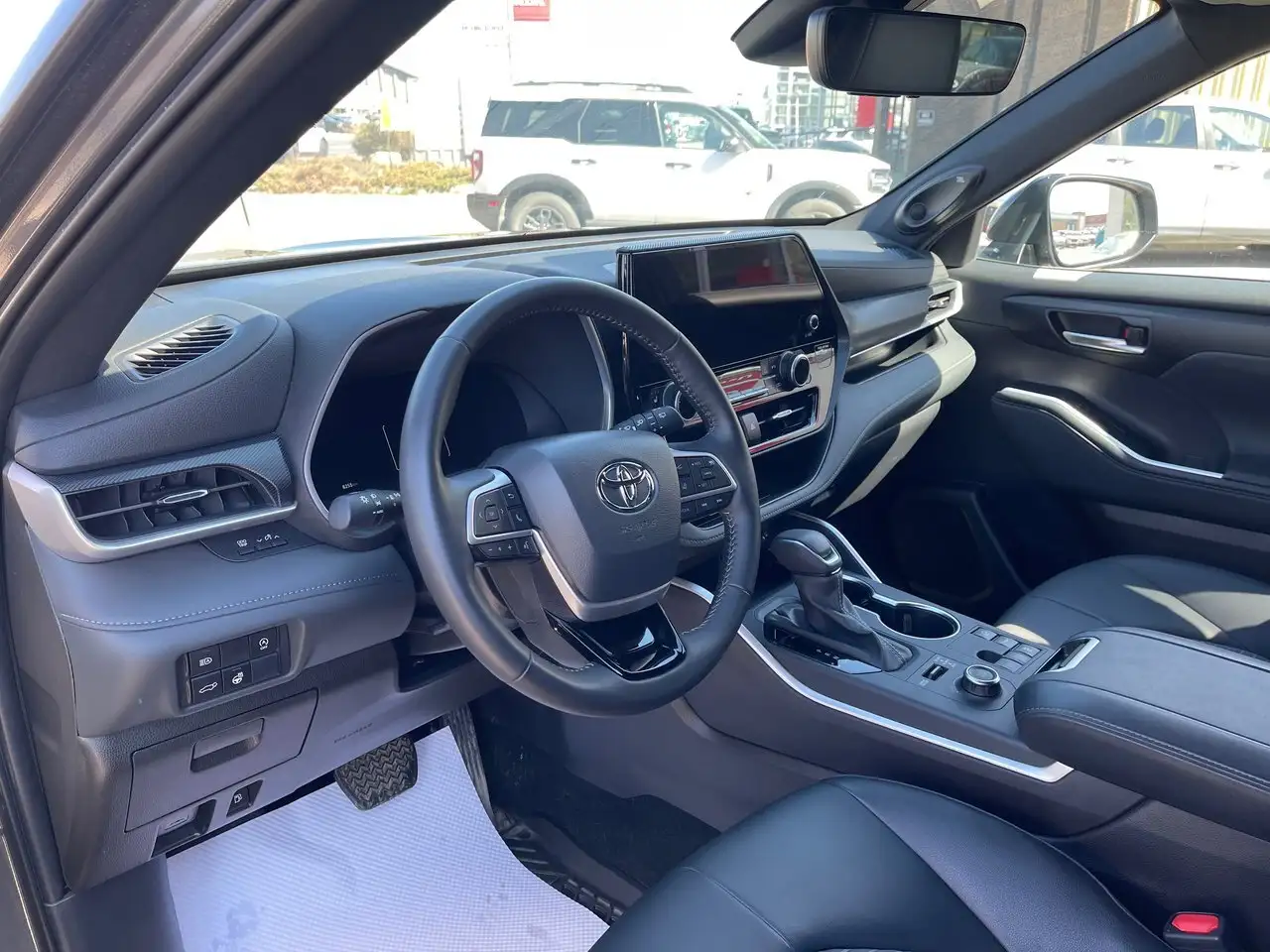 Toyota Highlander снимка Toyota Highlander