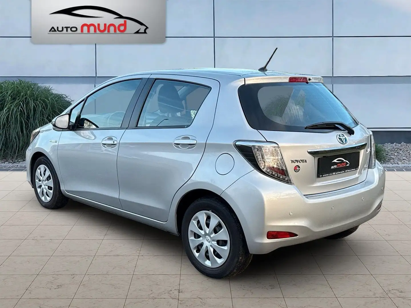 Toyota Yaris 1.5 Hybrid Automatik*Navi*Rückfahrkamera* Argent - 2