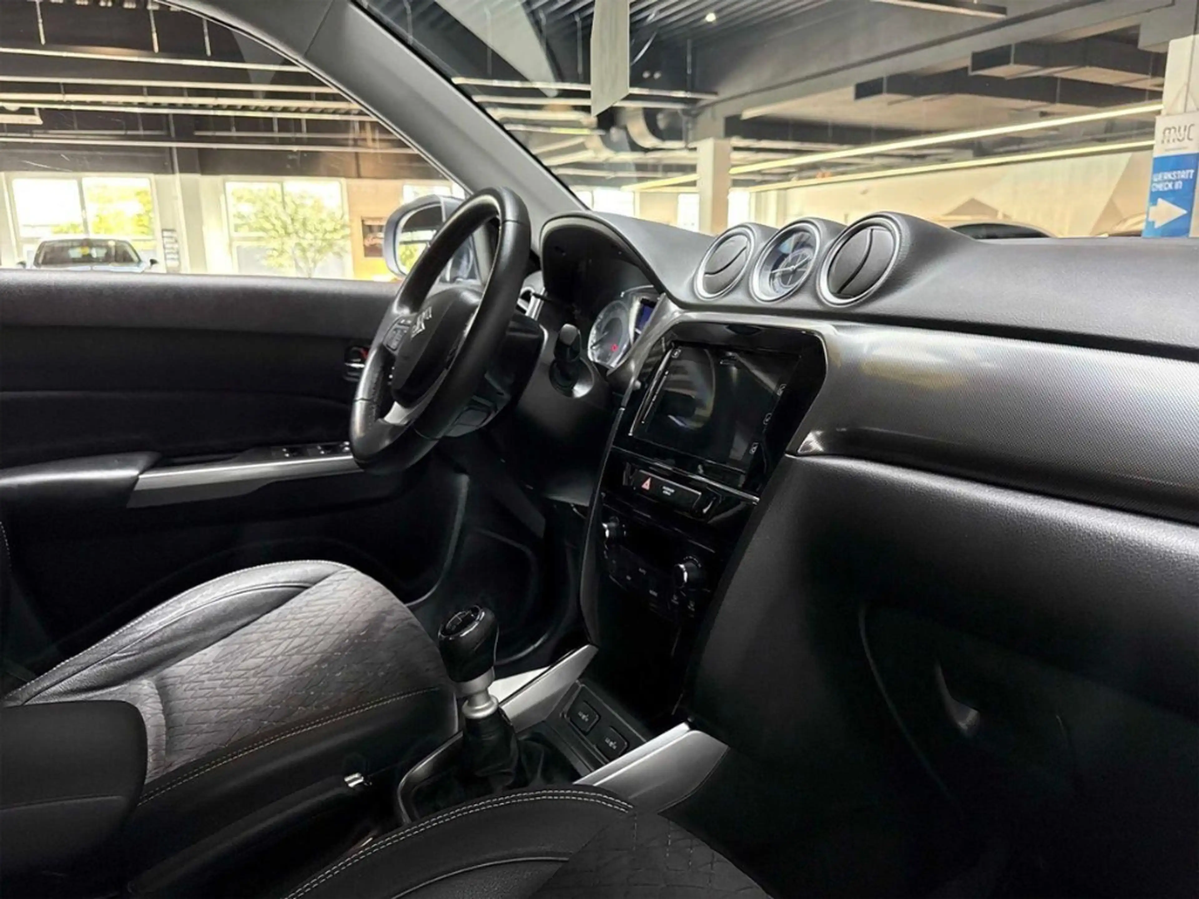 Suzuki Vitara Comfort 1.4 16V BoosterJet ACC Alcantara Kamera — photo 9