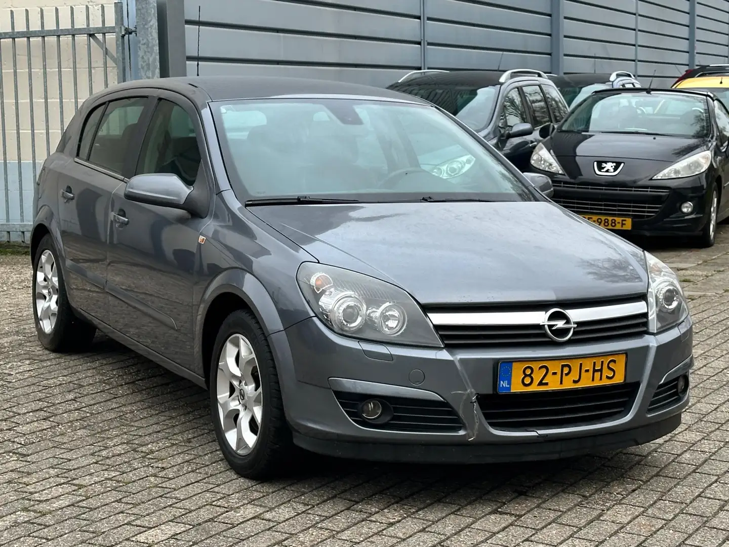 Opel Astra 1.8 Cosmo AIRCO/CRUISE | INRUILKOOPJE !! Grijs - 2