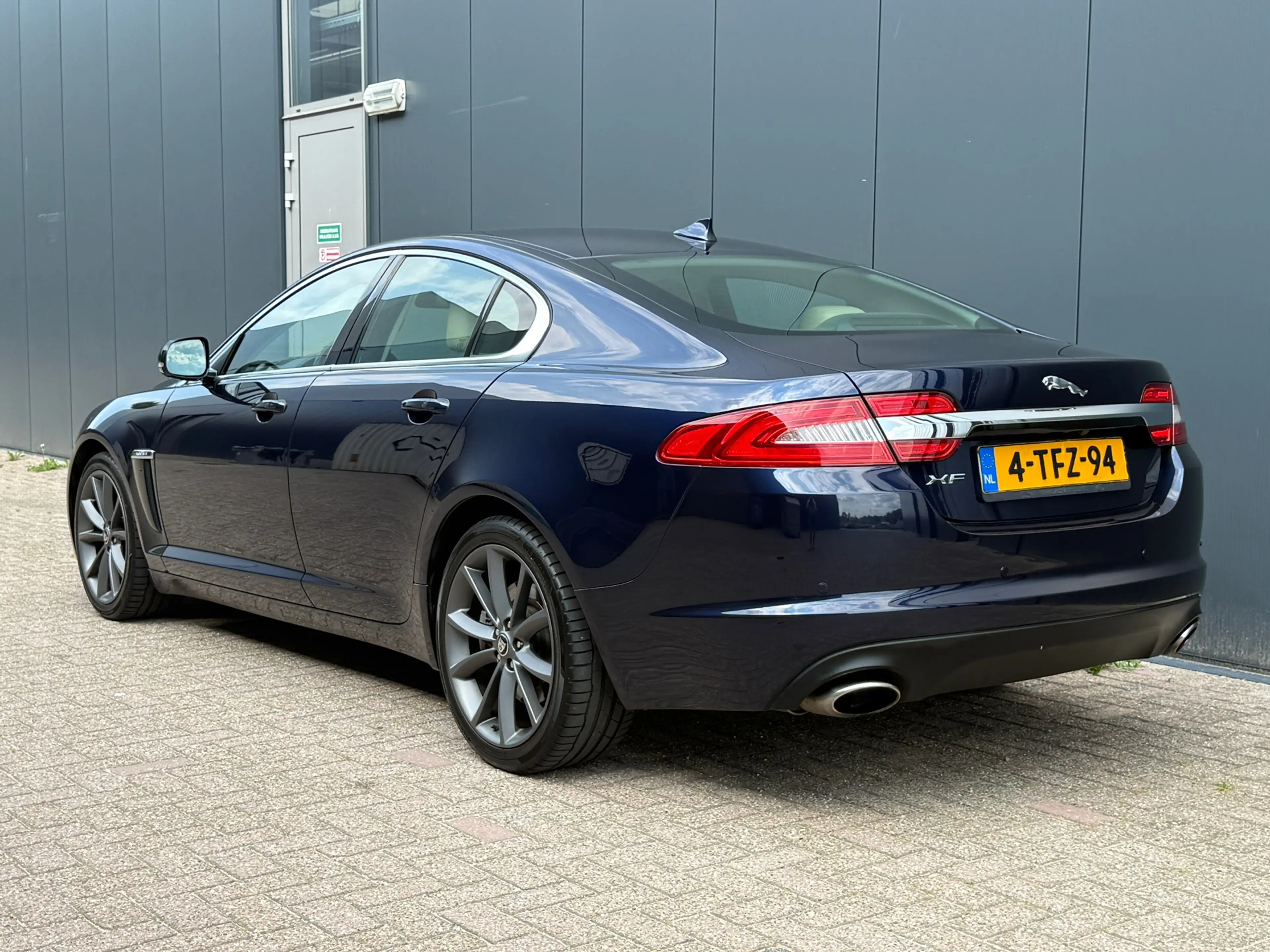 Jaguar XF 2.0, 240PK, Navi, Cruise, Comfort stoelen, Camera, — photo 5