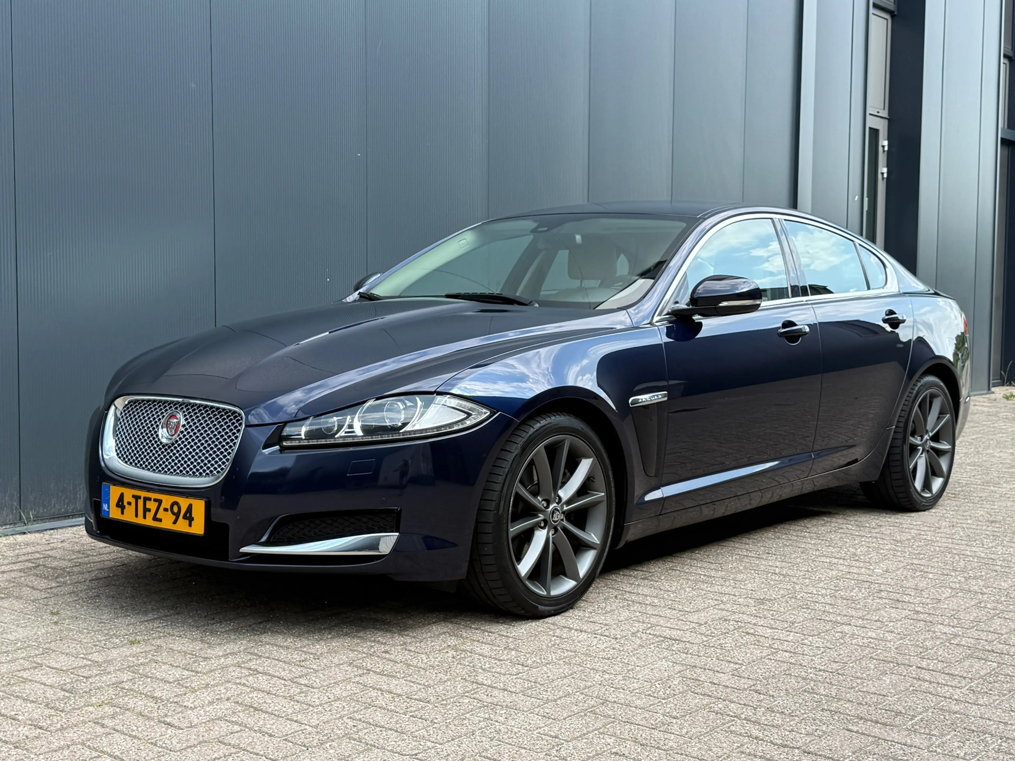 Jaguar XF 2.0, 240PK, Navi, Cruise, Comfort stoelen, Camera, — photo 4