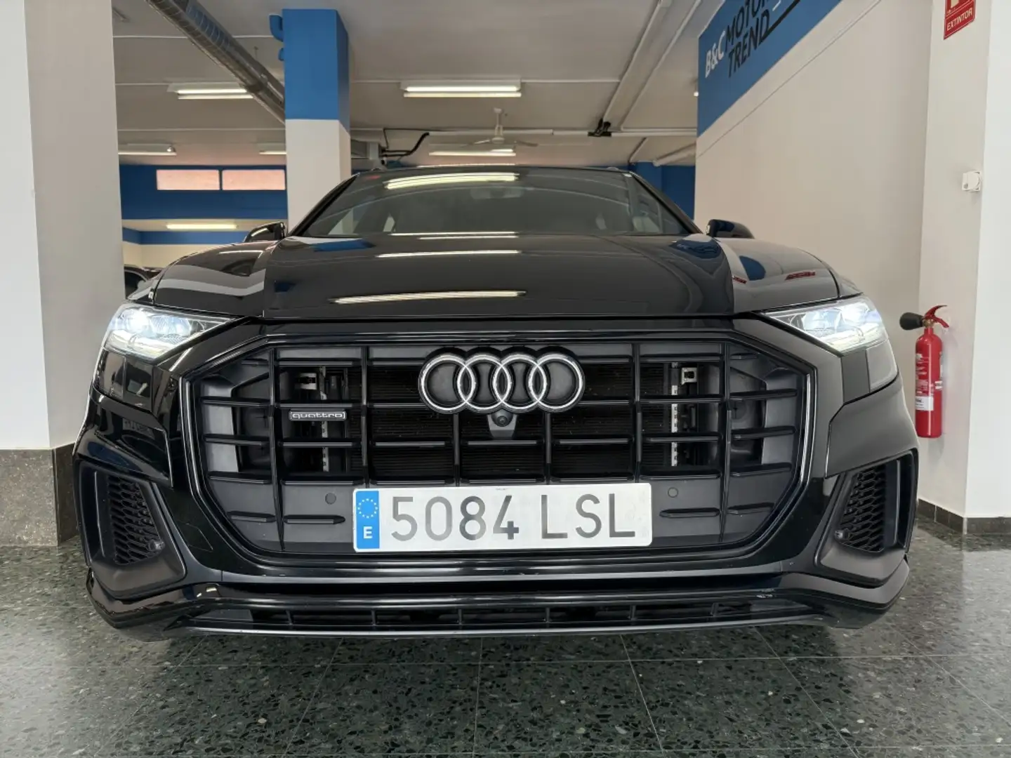 Audi Q8 55 TFSIe S line quattro Schwarz - 2
