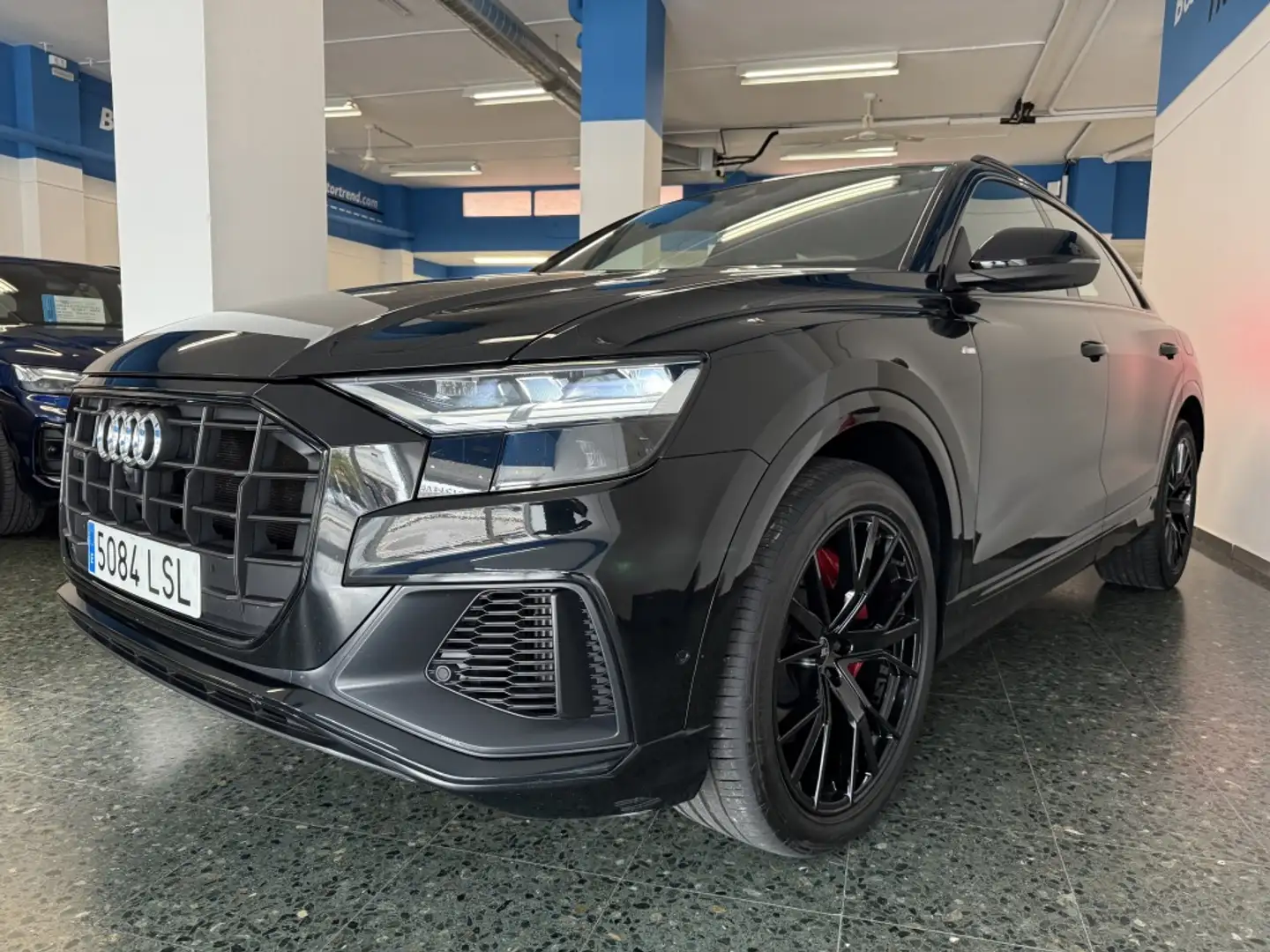 Audi Q8 55 TFSIe S line quattro Schwarz - 1