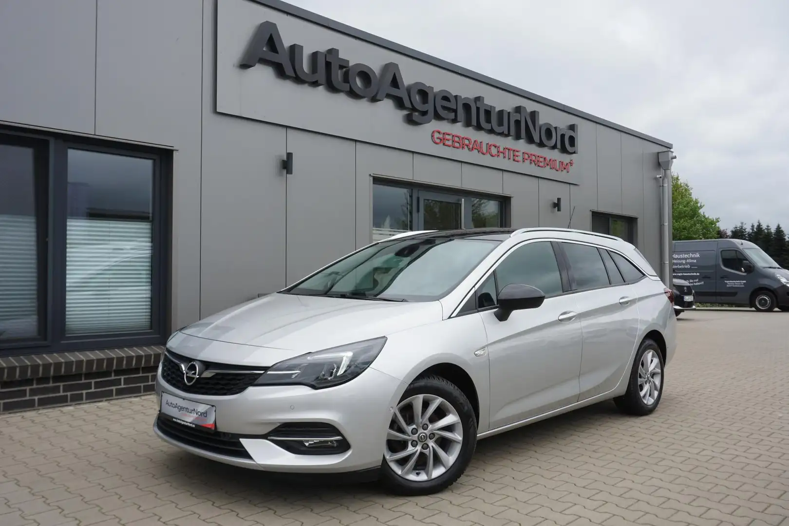 Opel Astra Kamera, Winterpaket, Navigation, Tempomat, LED Stříbrná - 1