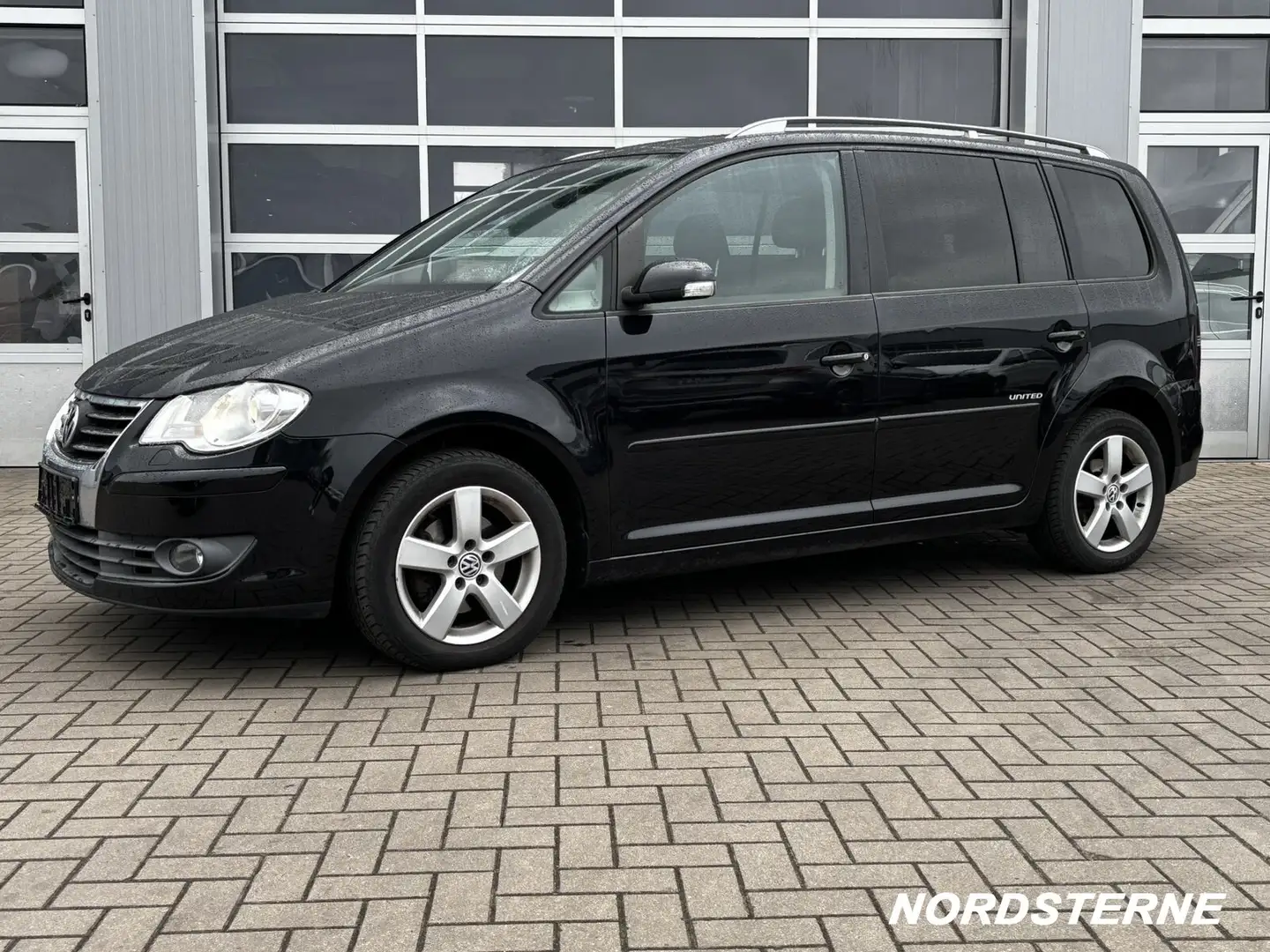 Volkswagen Touran Touran 1.4 TSI United +AHK+TEMPOMAT+NAVI+DSG Zwart - 2