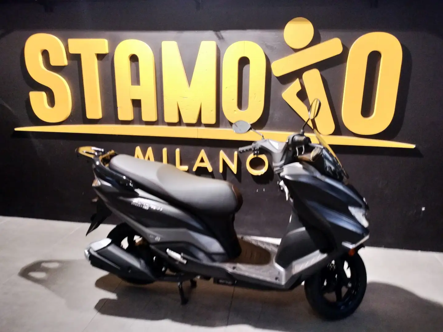 Suzuki Burgman 125 street Gri - 1