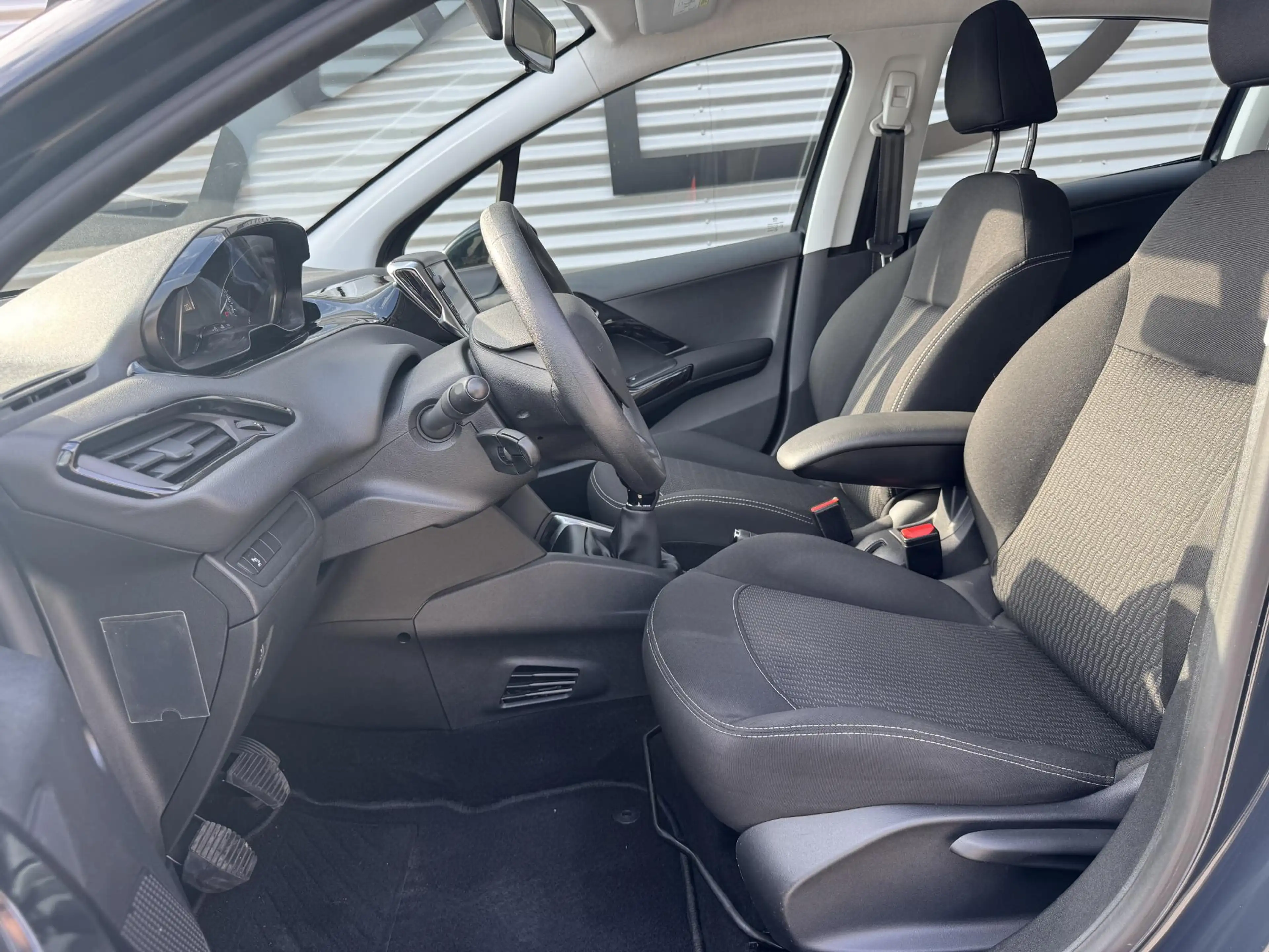 Peugeot 208 1.2 PureTech Blue Lion Navi|Airco|trekhaak|Cruise| — photo 4