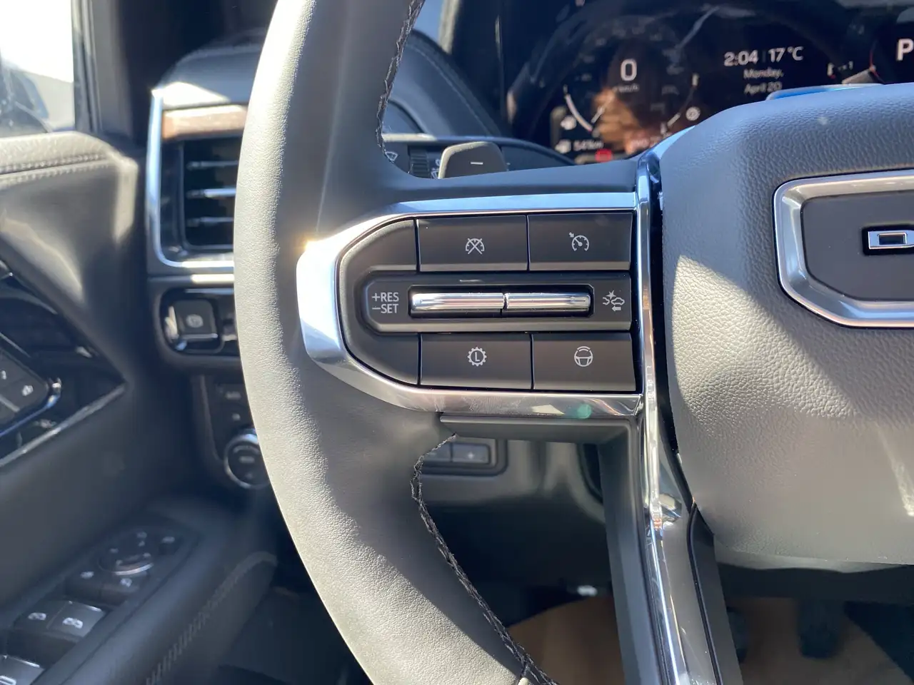 GMC Yukon photo GMC Yukon