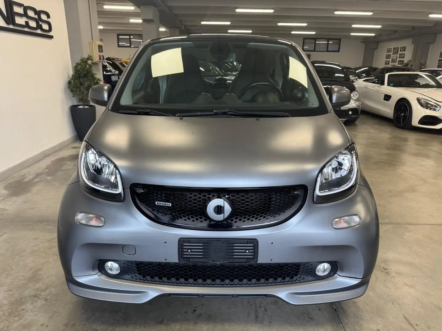 smart forTwo 0.9 t Brabus Xclusive 109cv twinamic my18 Garanzia Grigio - 2