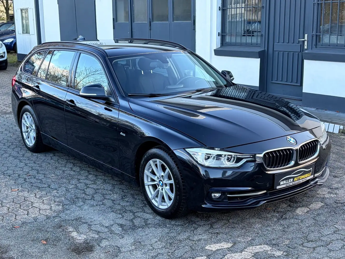 BMW 318 i Touring Sport Line NAVI/SHZ/PDC Schwarz - 1