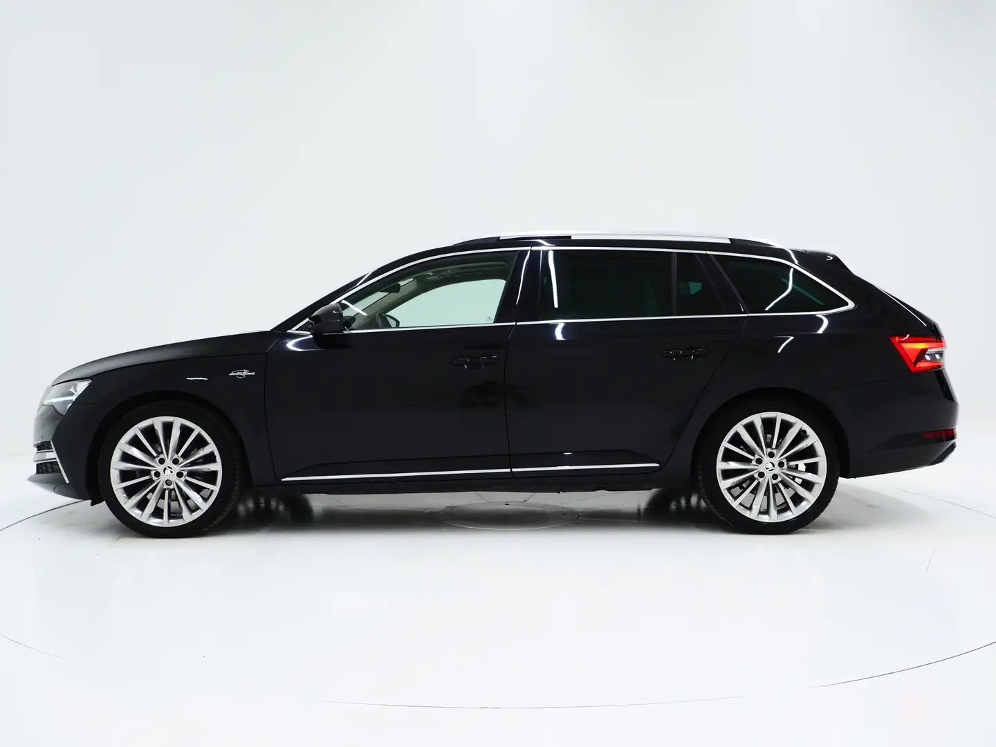 Skoda Superb Combi 1.4 TSI iV Laurin & Klement | Panoramadak | Zwart - 2