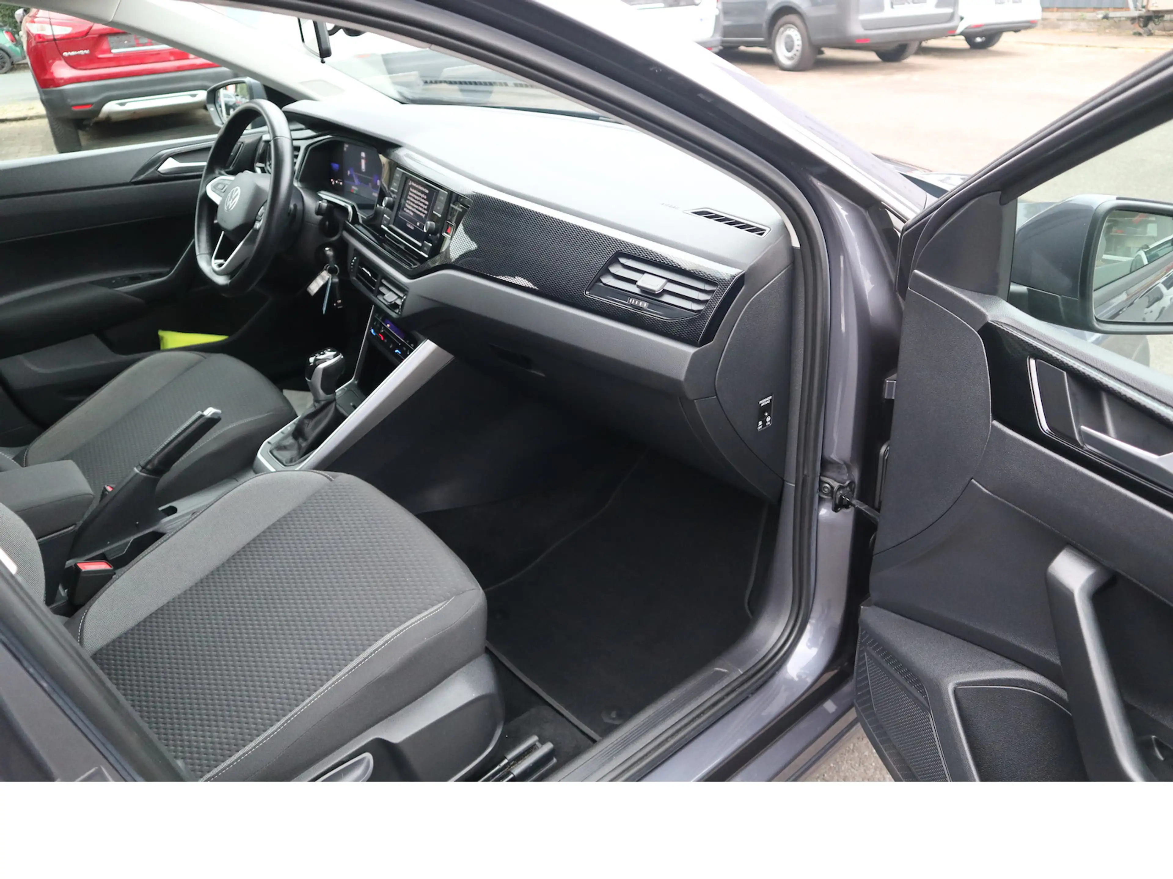 Volkswagen Polo Life Tempo SHZ Schekheftgepflegt — photo 10