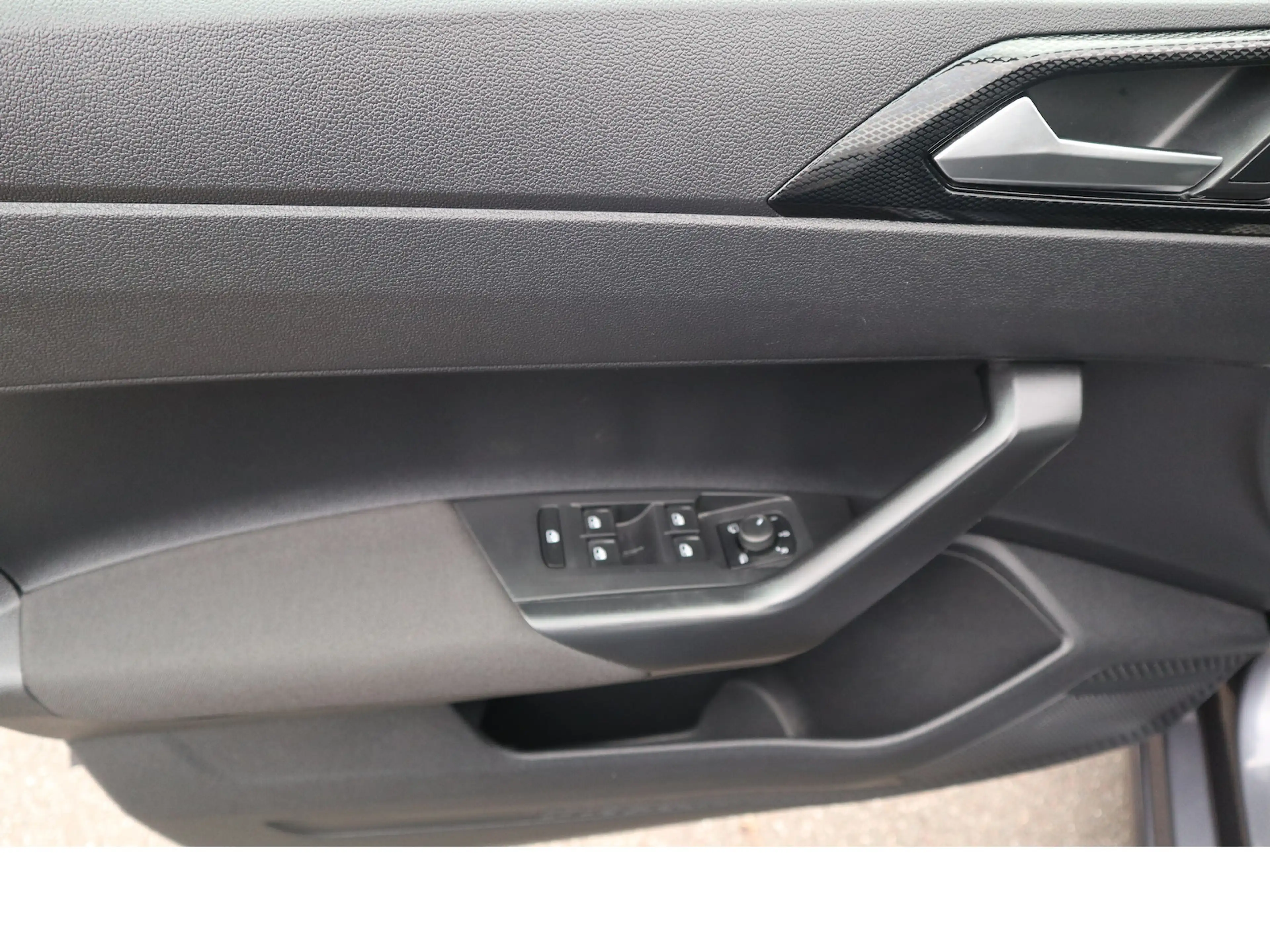 Volkswagen Polo Life Tempo SHZ Schekheftgepflegt — photo 8