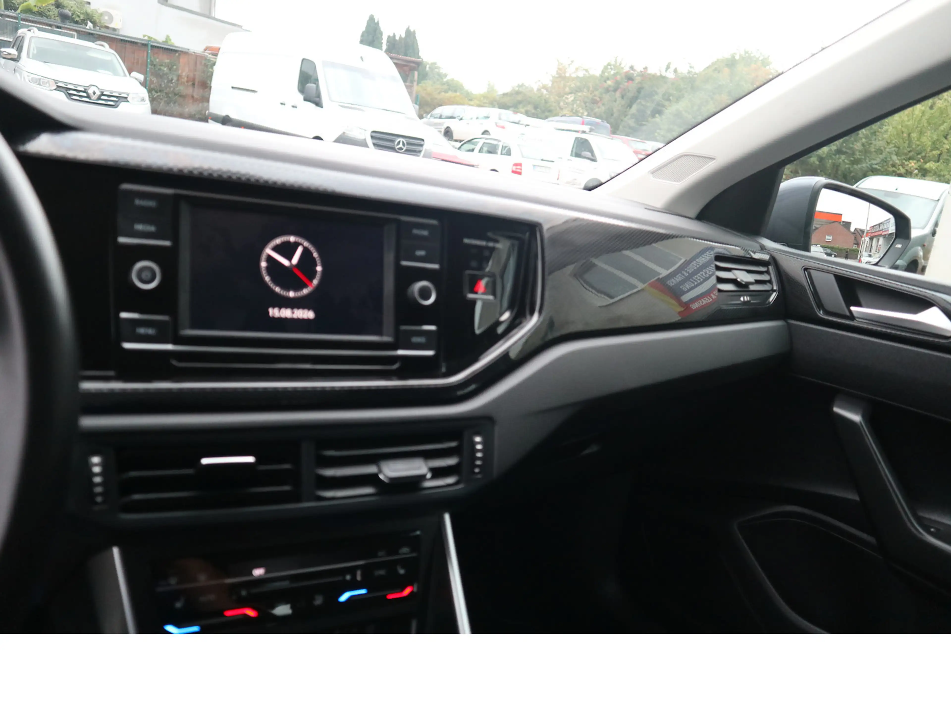 Volkswagen Polo Life Tempo SHZ Schekheftgepflegt — photo 14