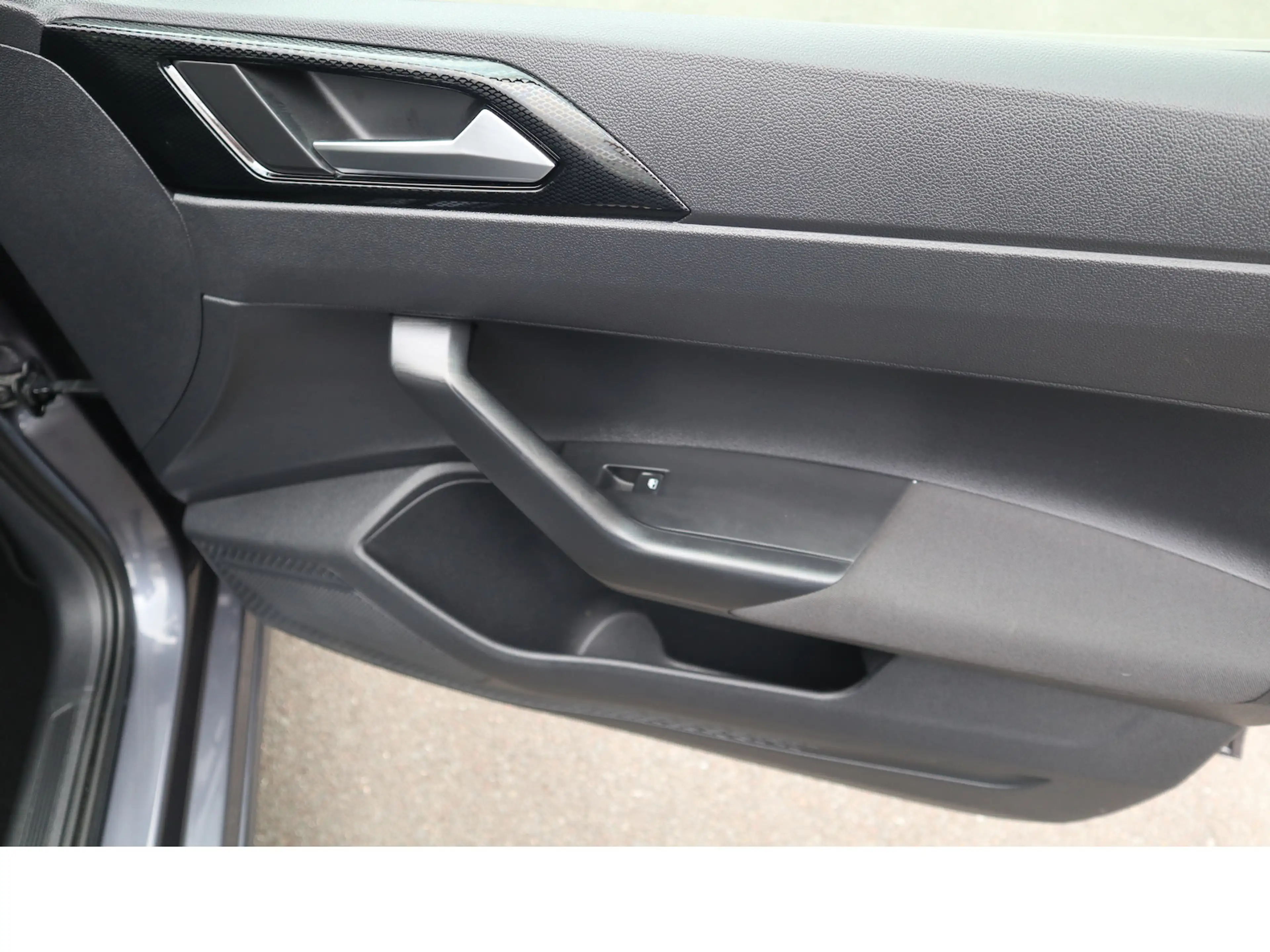 Volkswagen Polo Life Tempo SHZ Schekheftgepflegt — photo 11