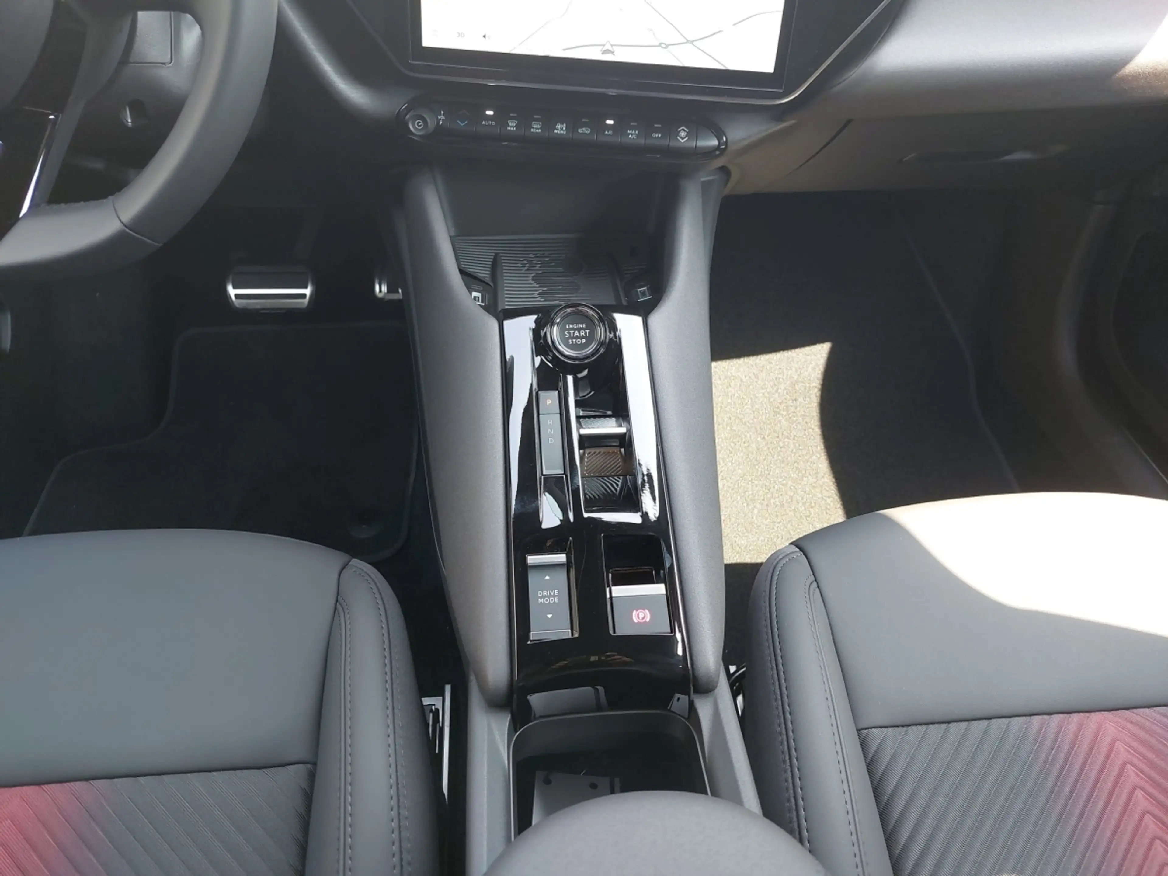 Alfa Romeo Junior Ibrida MY26 1.2 145PS Hybrid eDCT6 — photo 9