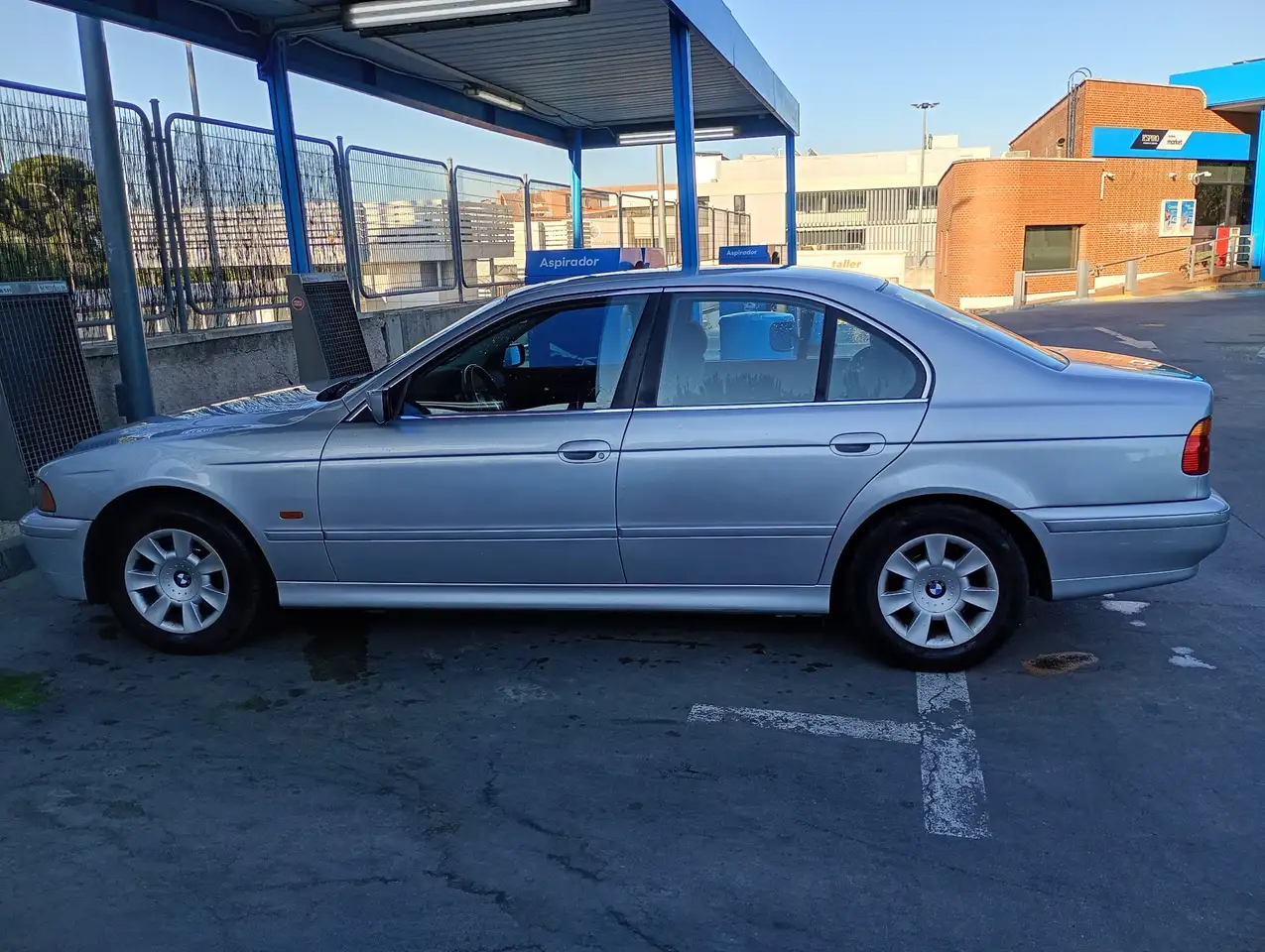 BMW 520i, foto 2