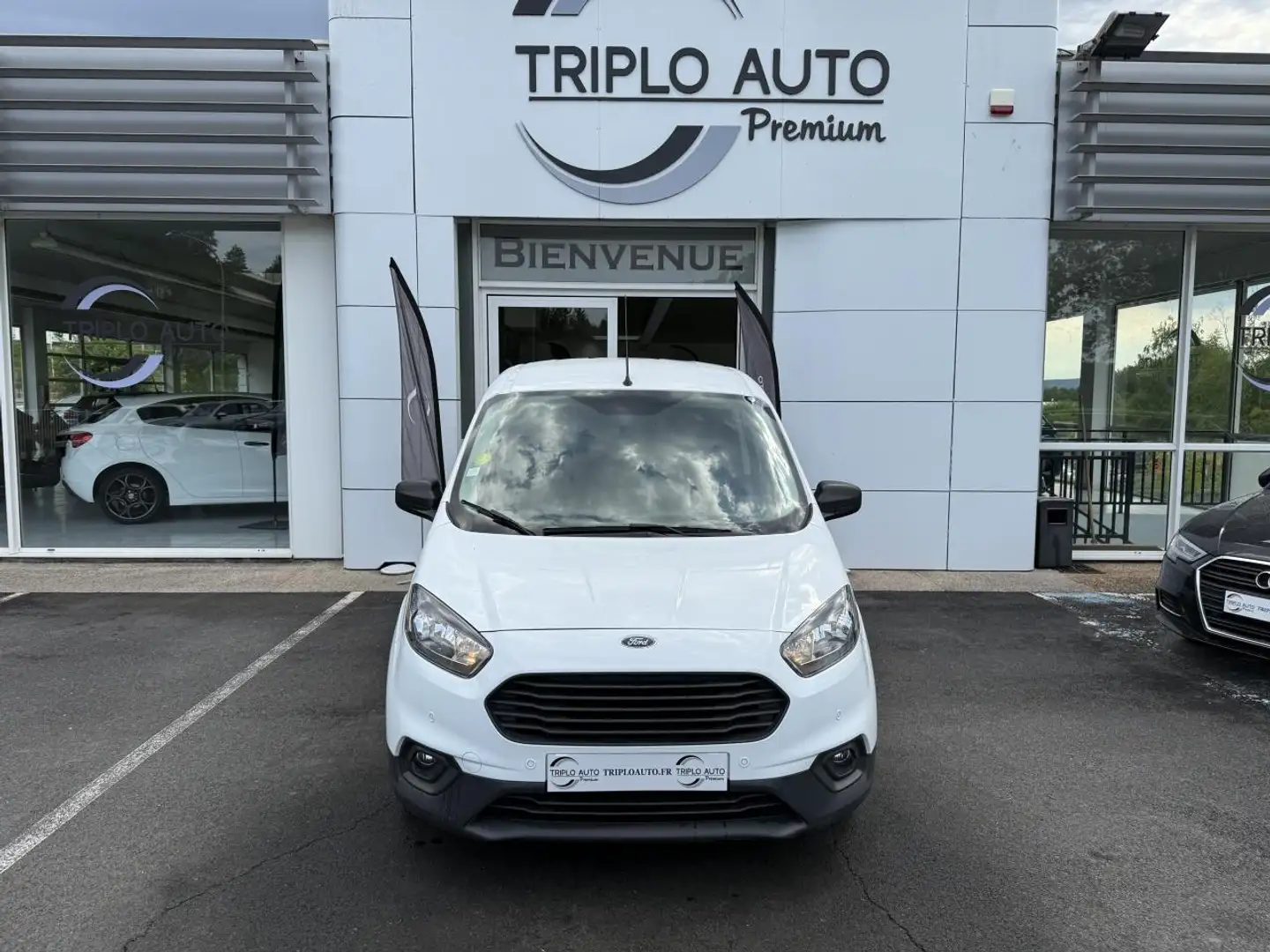 Ford Transit Courier Transit Courier 1.5 TDCi - 75 FOURGON Ambiente CARPLAY + CAMERA AR + RADAR AV/R Blanc - 2