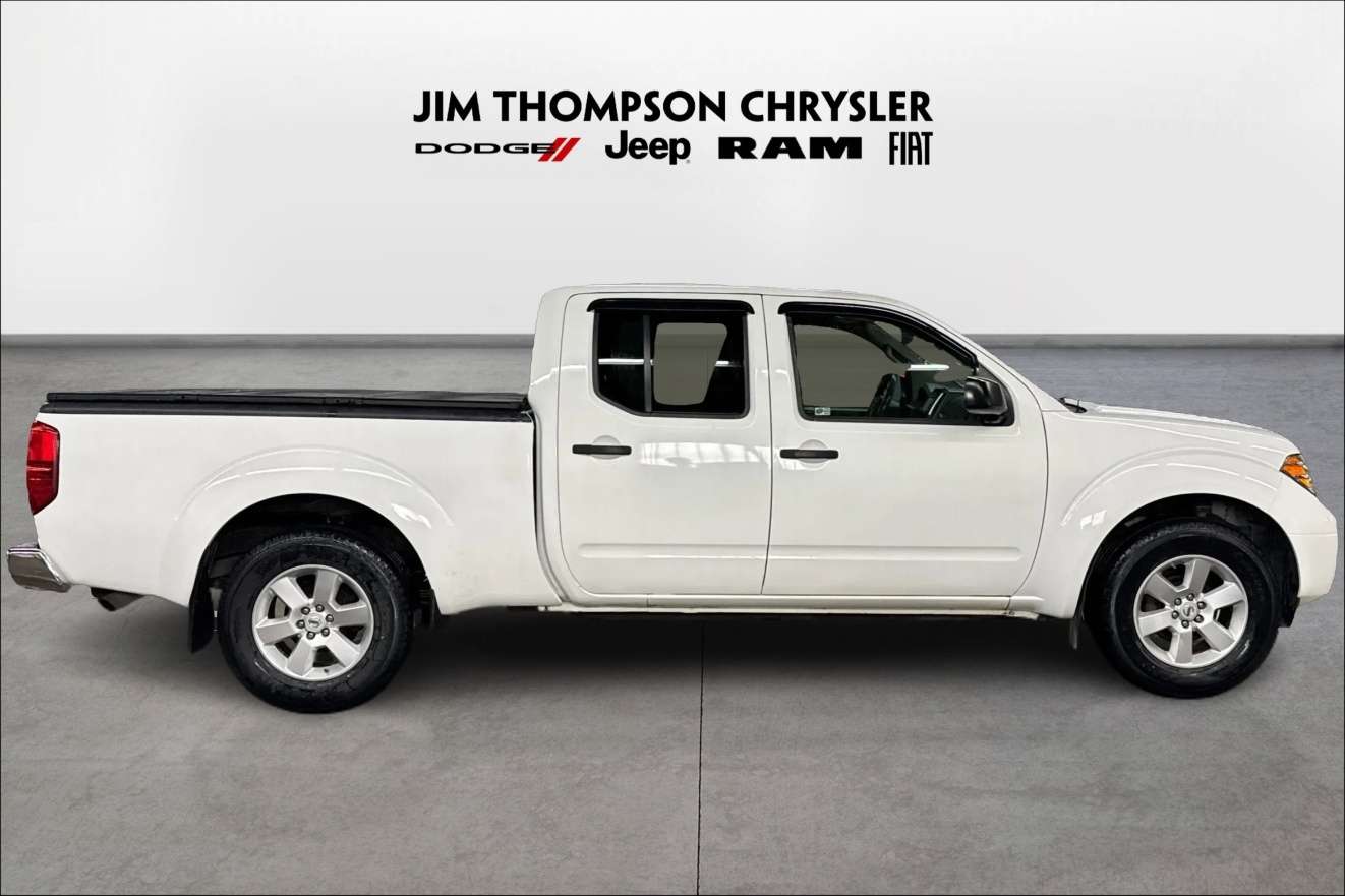 2016 Nissan Frontier SV  | 4.0L V6 Tonneau Cover Heated Seats — снимка 1
