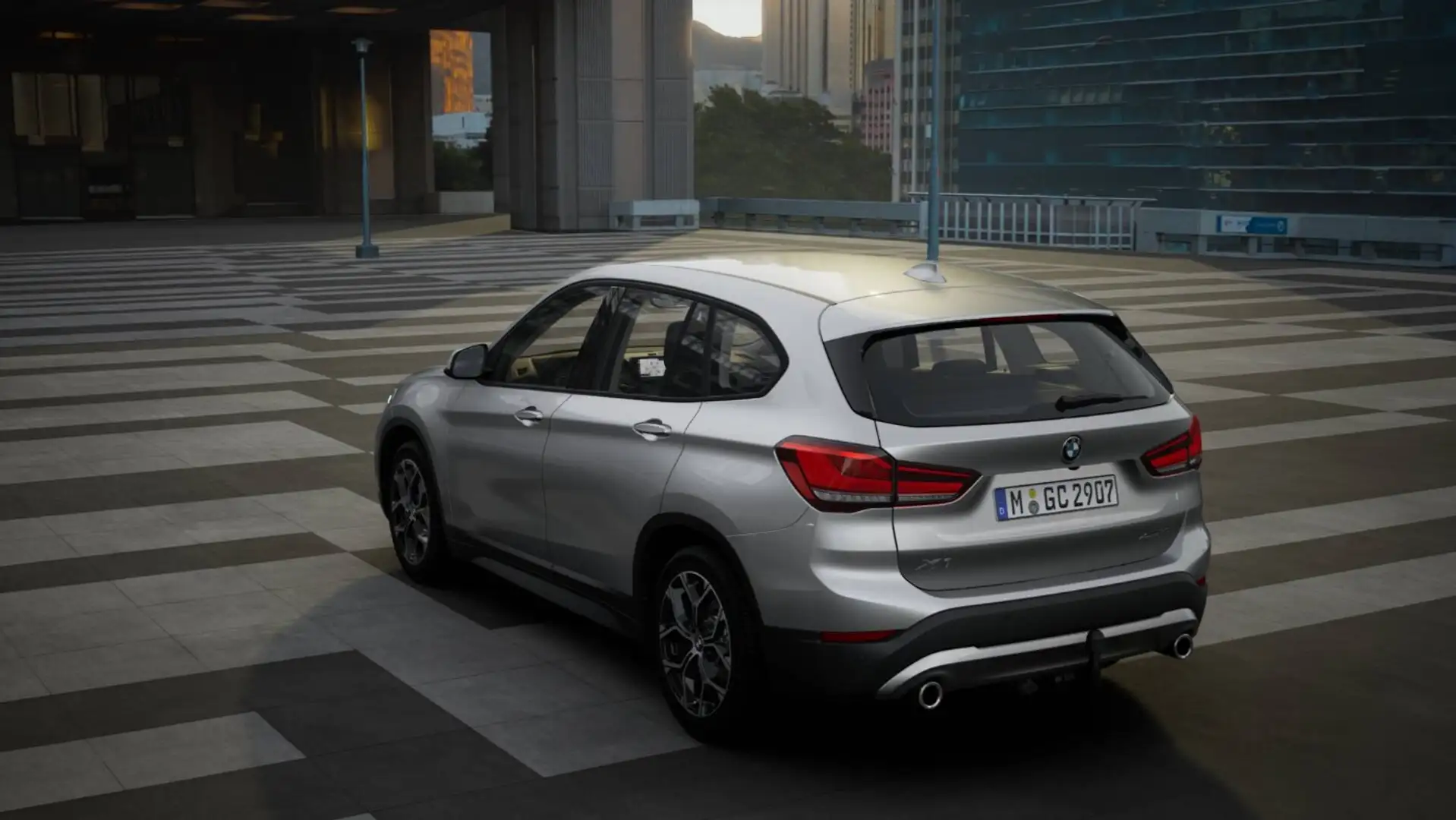 BMW X1 xDrive20i Aut. Advantage LED AHK Navi ParkAss Silber - 2