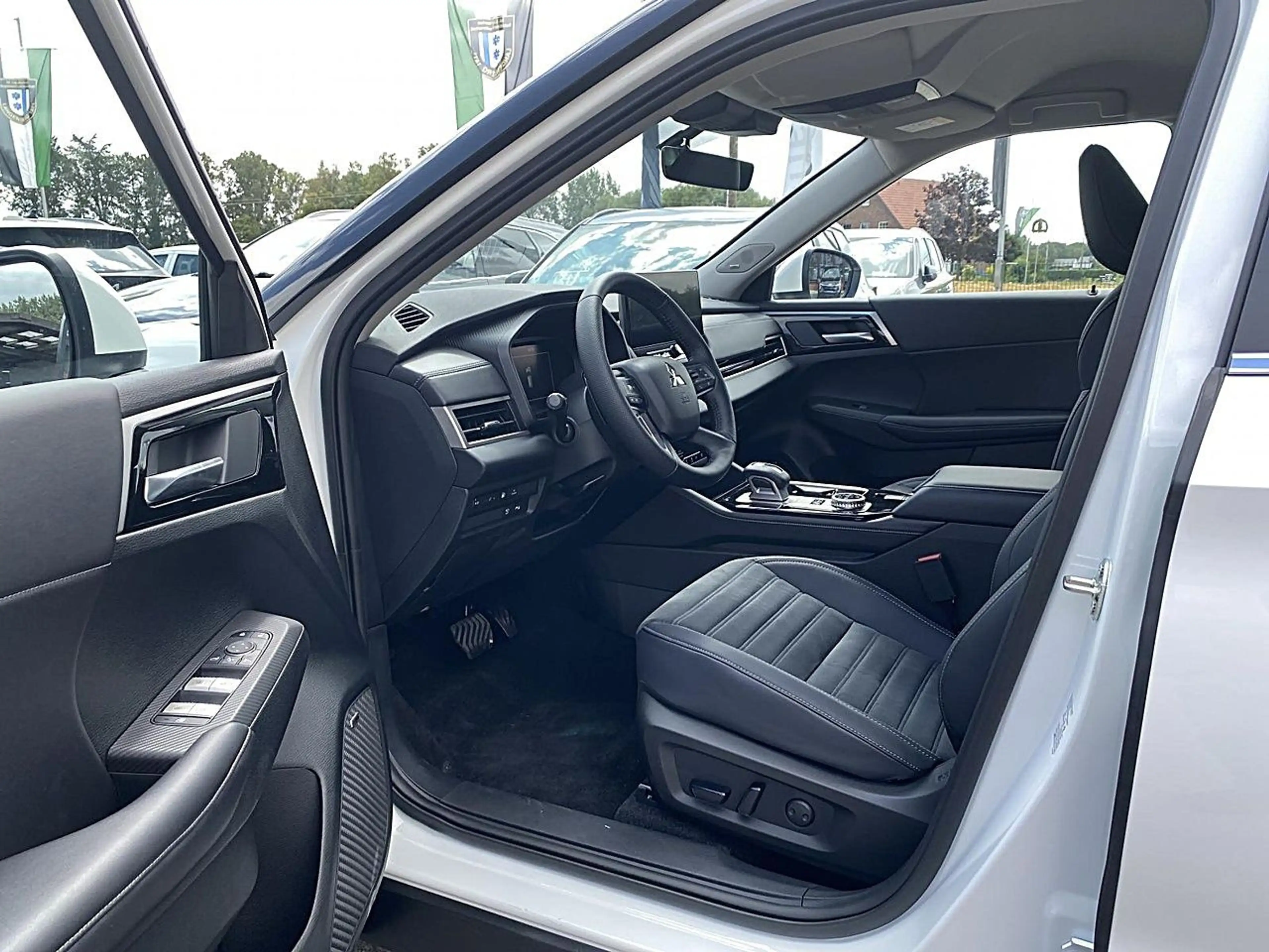 Mitsubishi Outlander Diamant PLUS 2,4l PHEV Carplay LED — photo 9