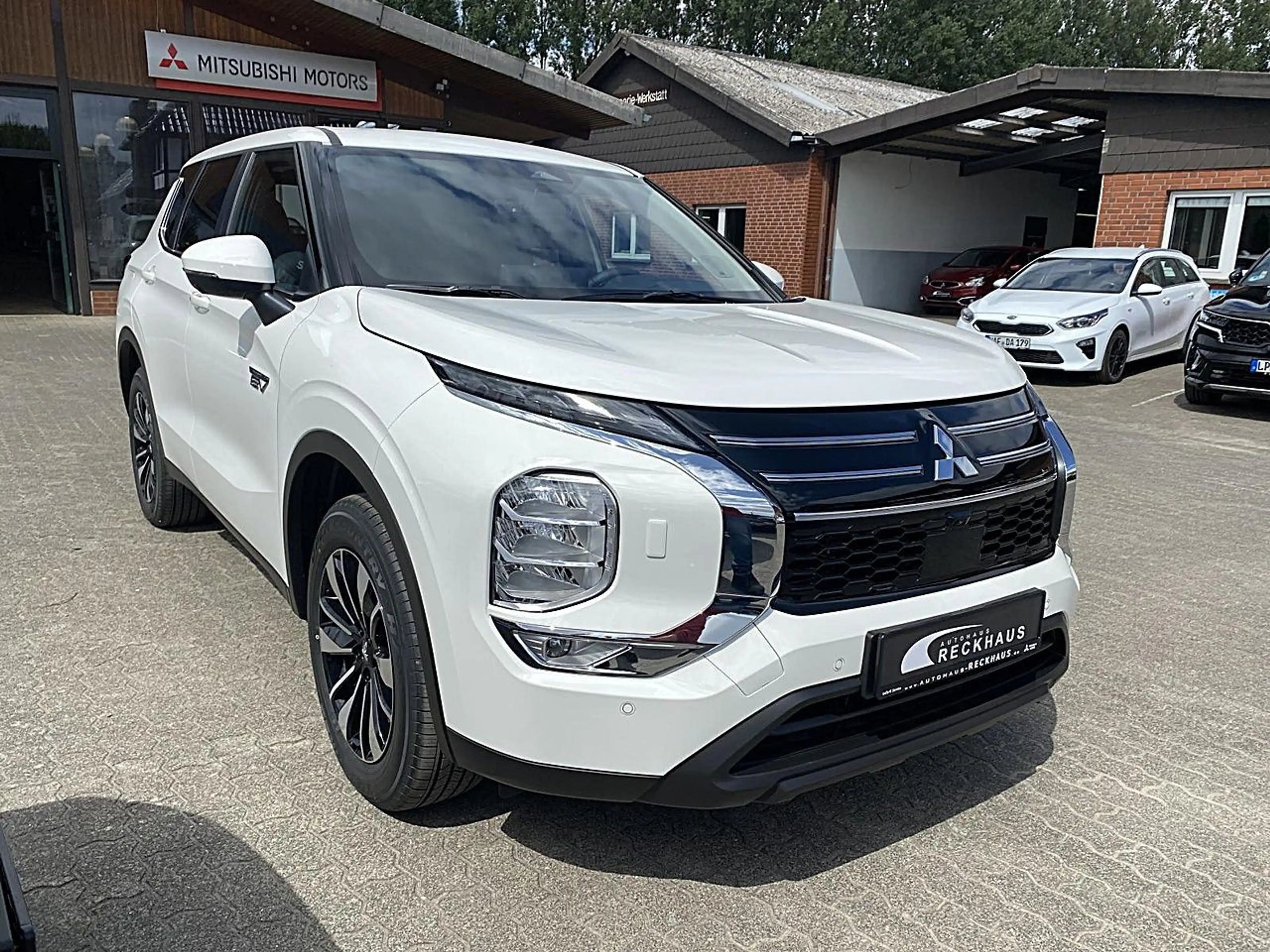 Mitsubishi Outlander Diamant PLUS 2,4l PHEV Carplay LED — photo 6