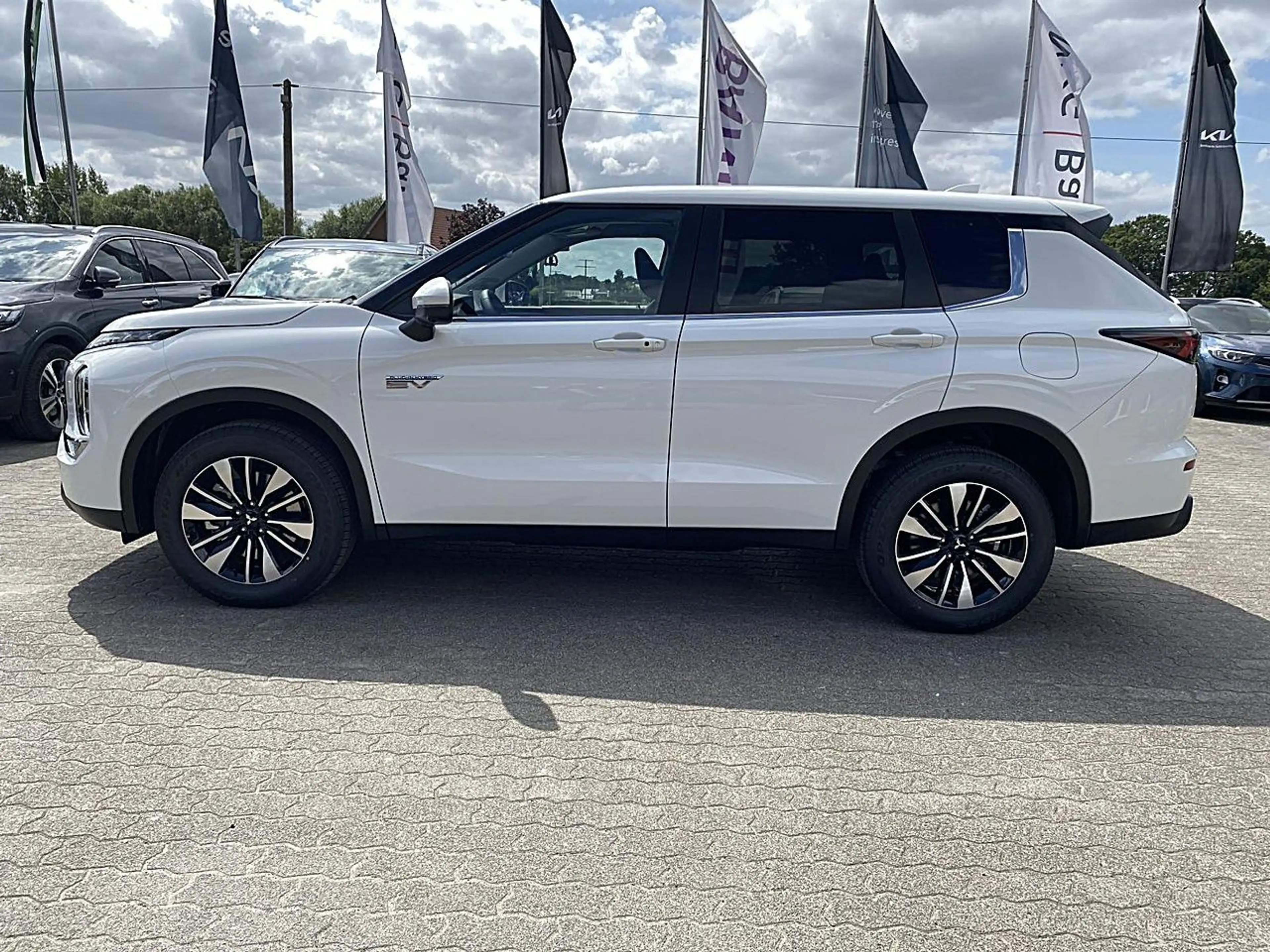 Mitsubishi Outlander Diamant PLUS 2,4l PHEV Carplay LED — photo 2
