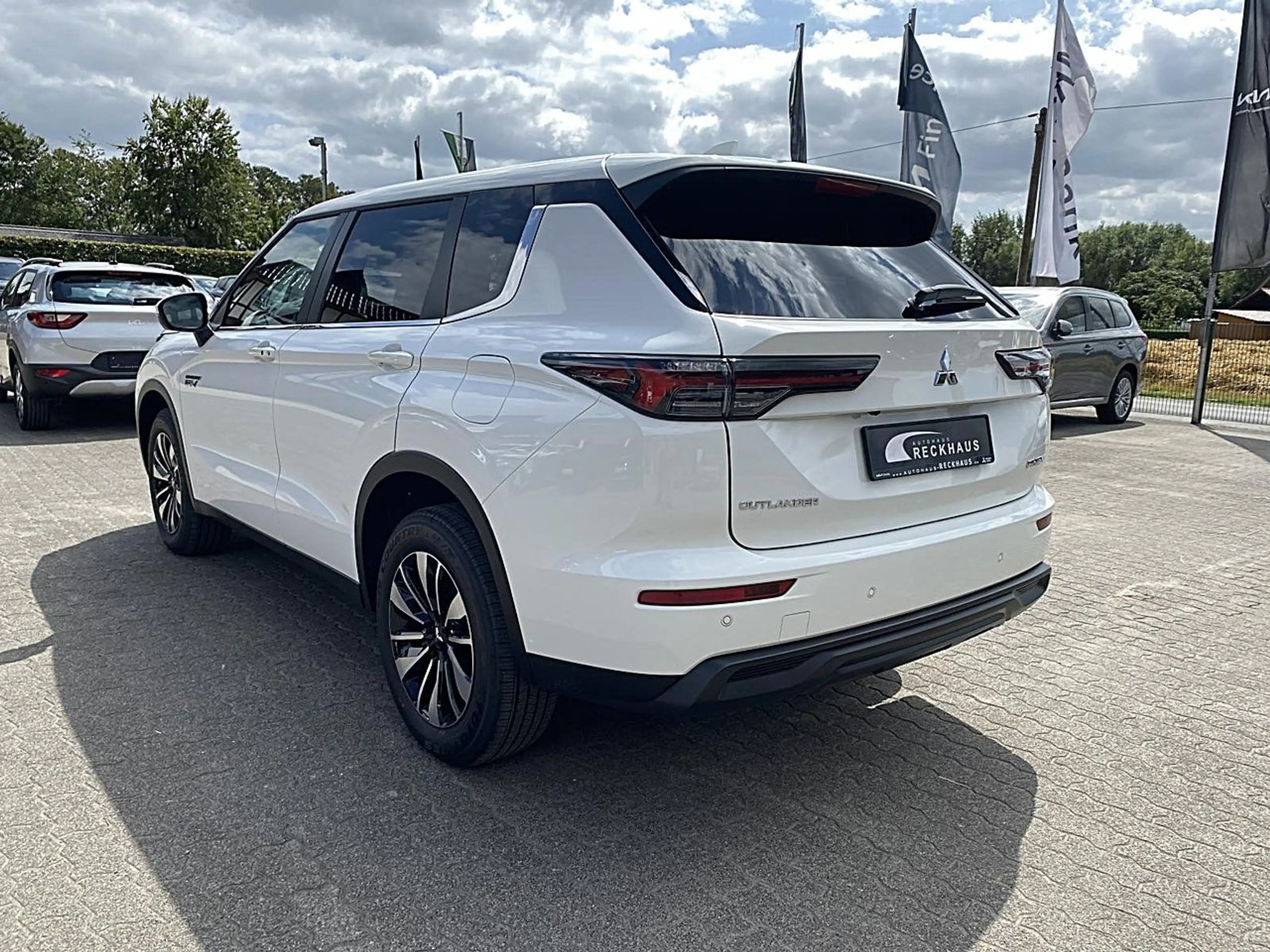 Mitsubishi Outlander Diamant PLUS 2,4l PHEV Carplay LED — photo 3