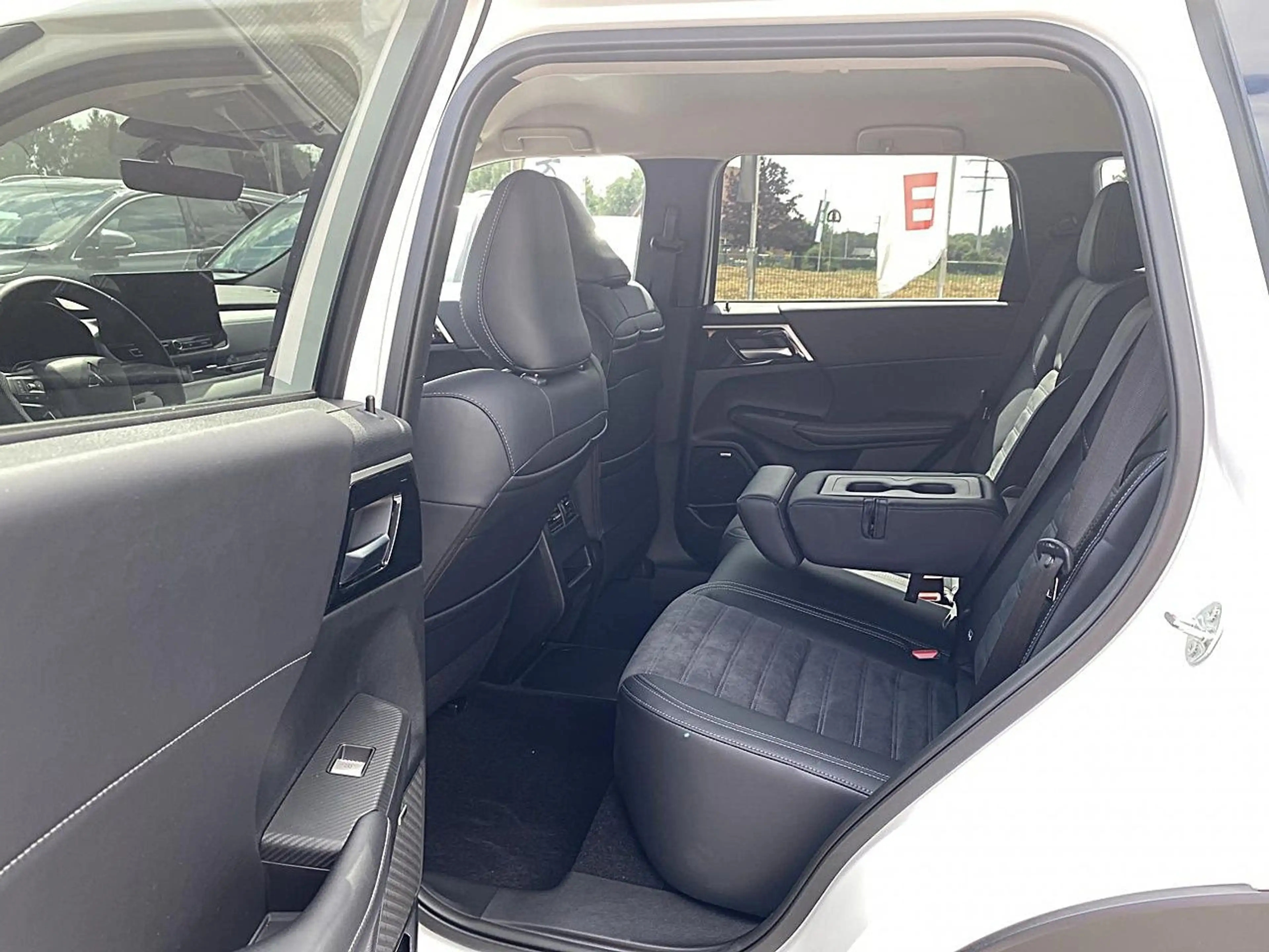 Mitsubishi Outlander Diamant PLUS 2,4l PHEV Carplay LED — photo 10