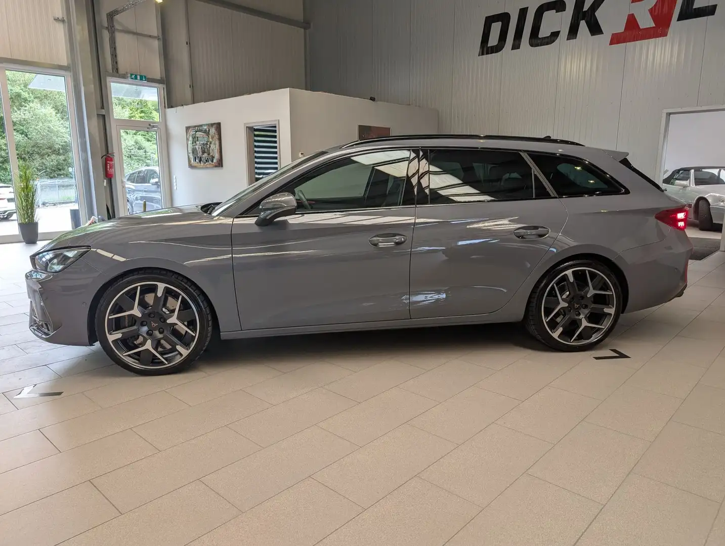 CUPRA Leon 2.0 TSI 4D VZ Matrix Pano Sennheiser AHK 19 Grau - 2