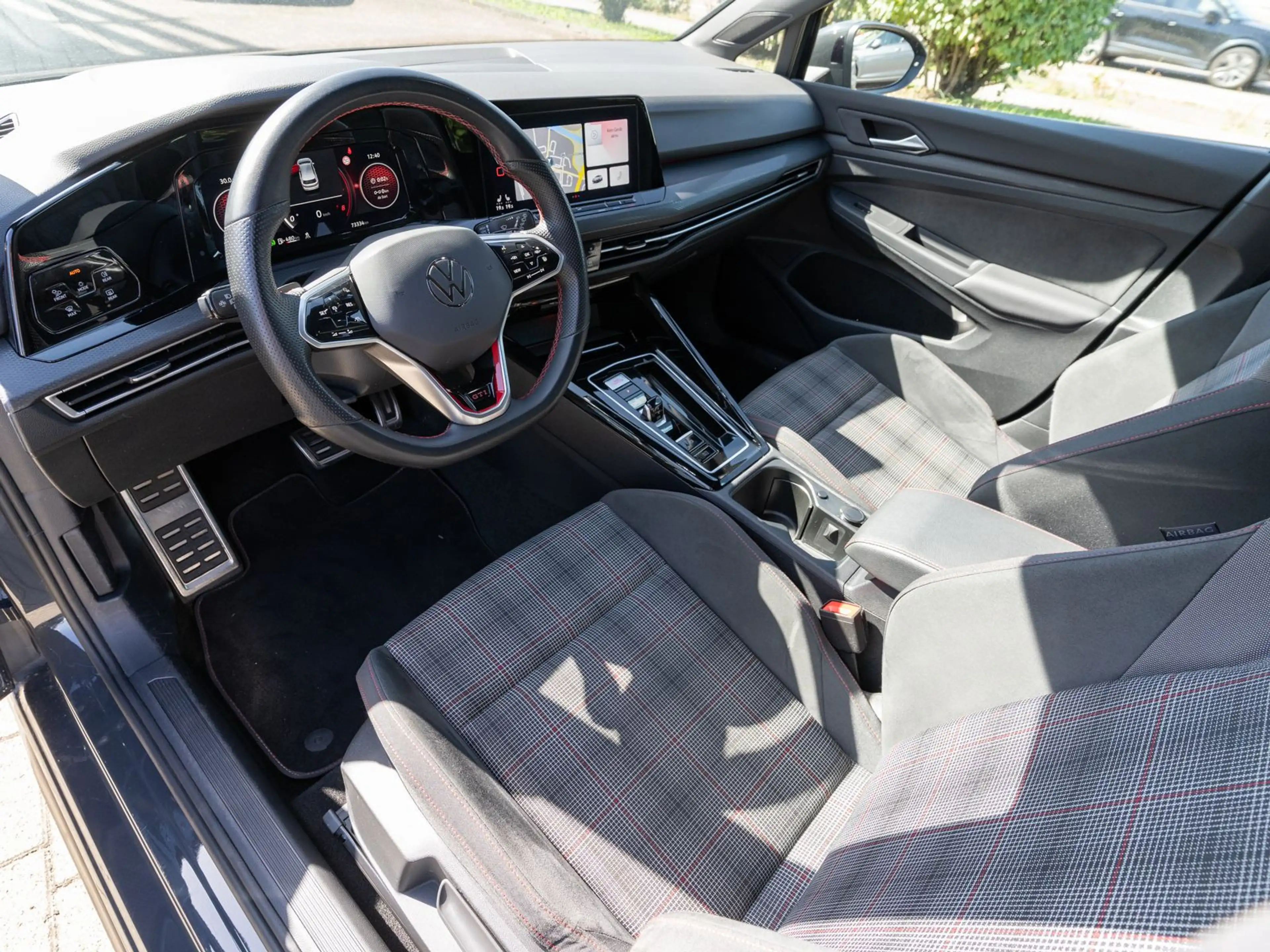 Volkswagen Golf GTI 2.0 TSI DSG LED Navi ACC PANO RFK SHZ — photo 12